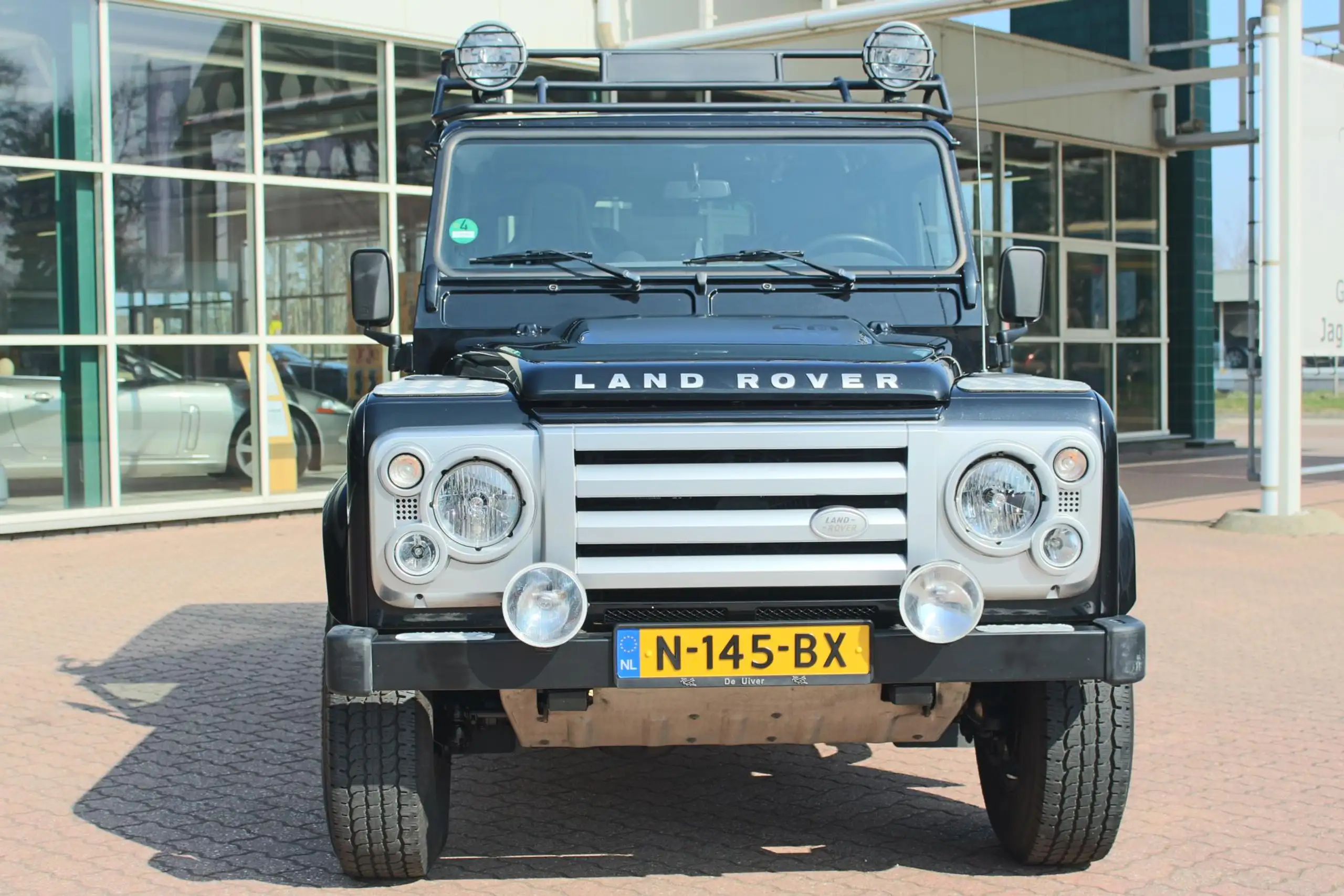 Land Rover - Defender