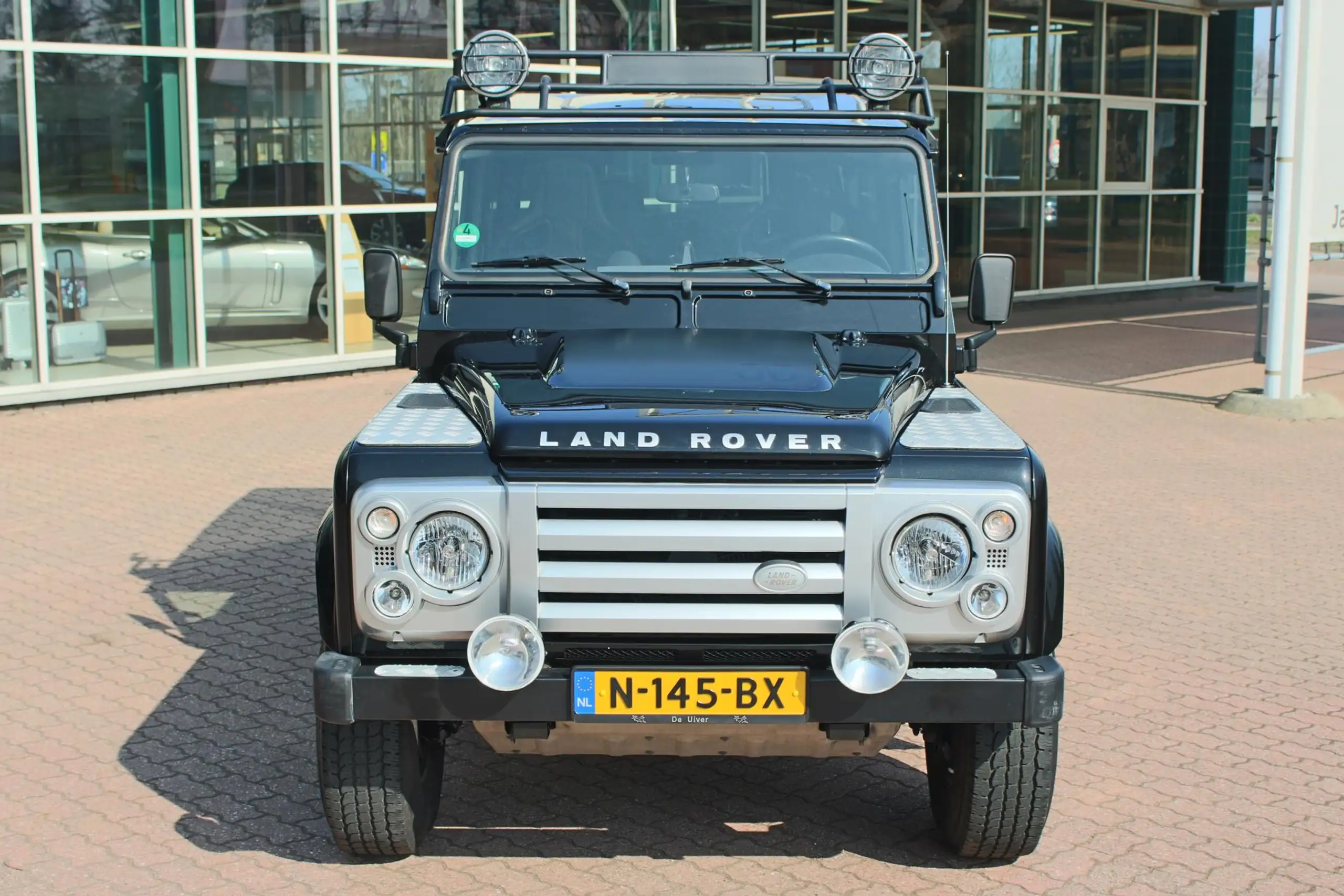 Land Rover - Defender