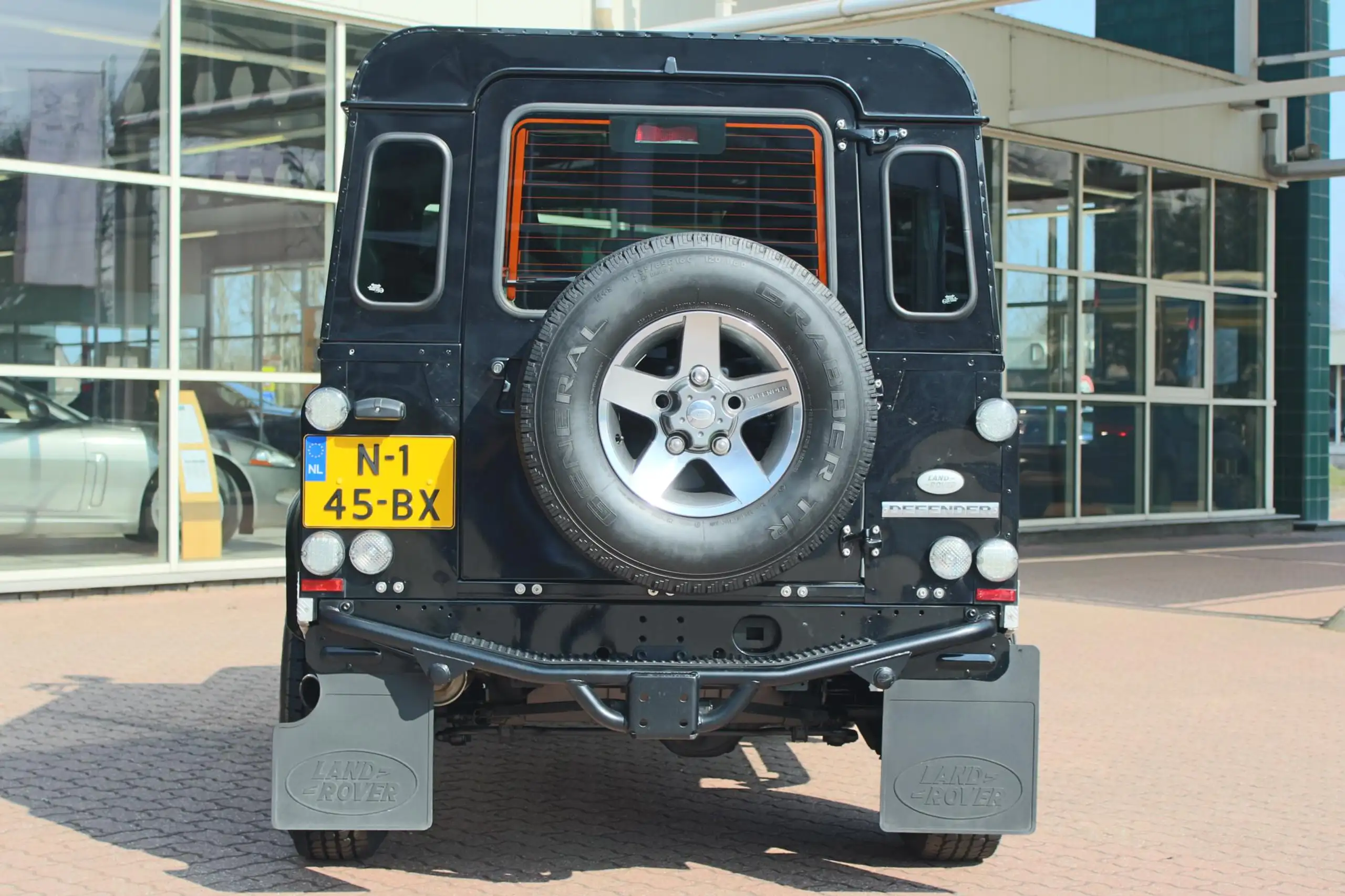 Land Rover - Defender