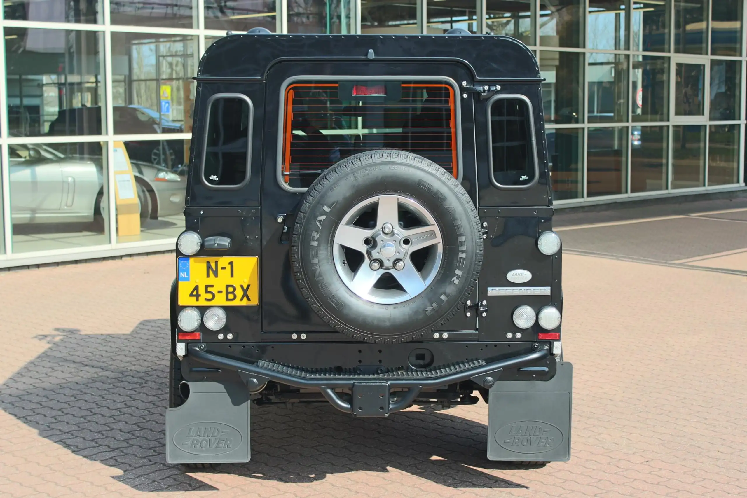 Land Rover - Defender