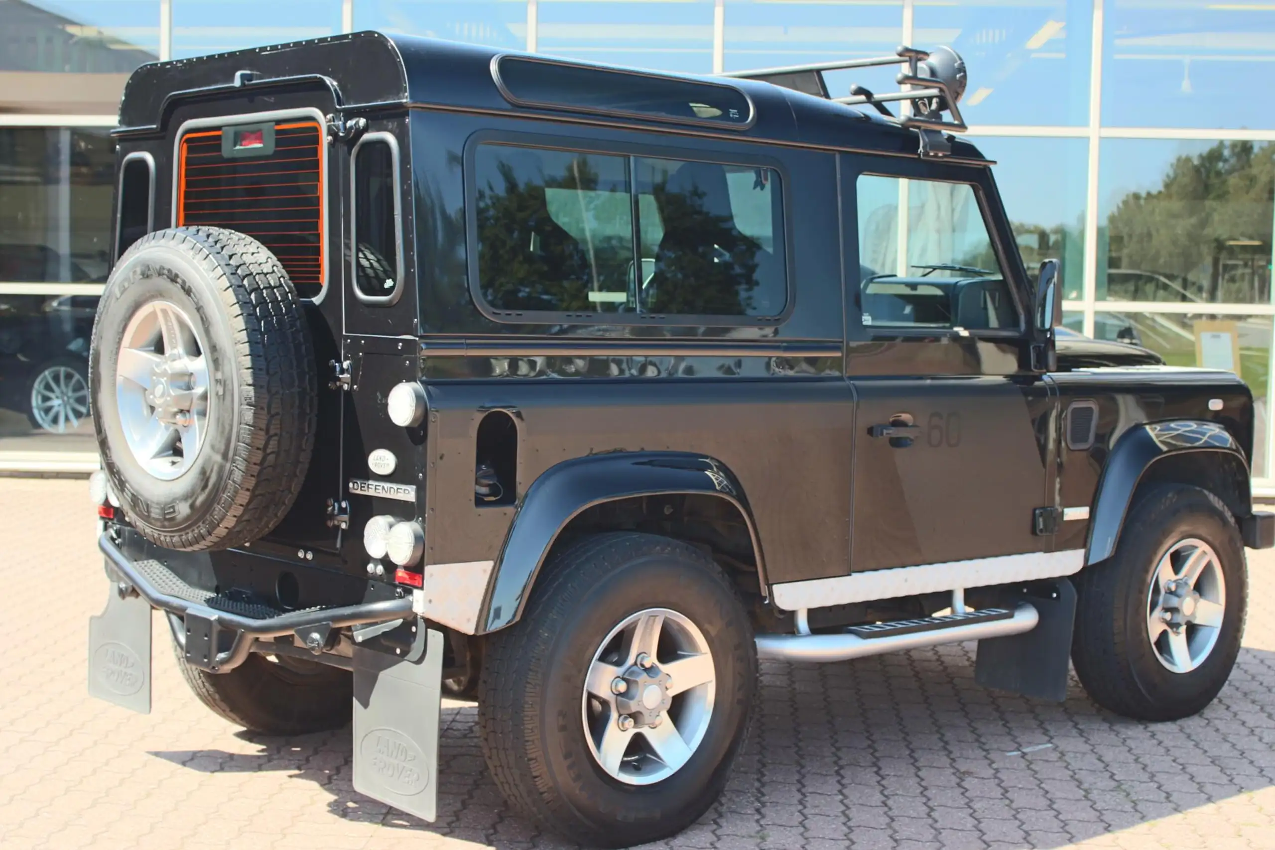 Land Rover - Defender