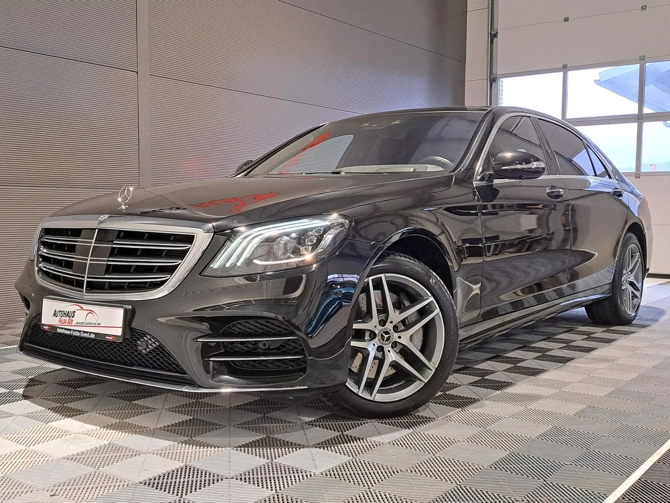 Mercedes-Benz - S 560