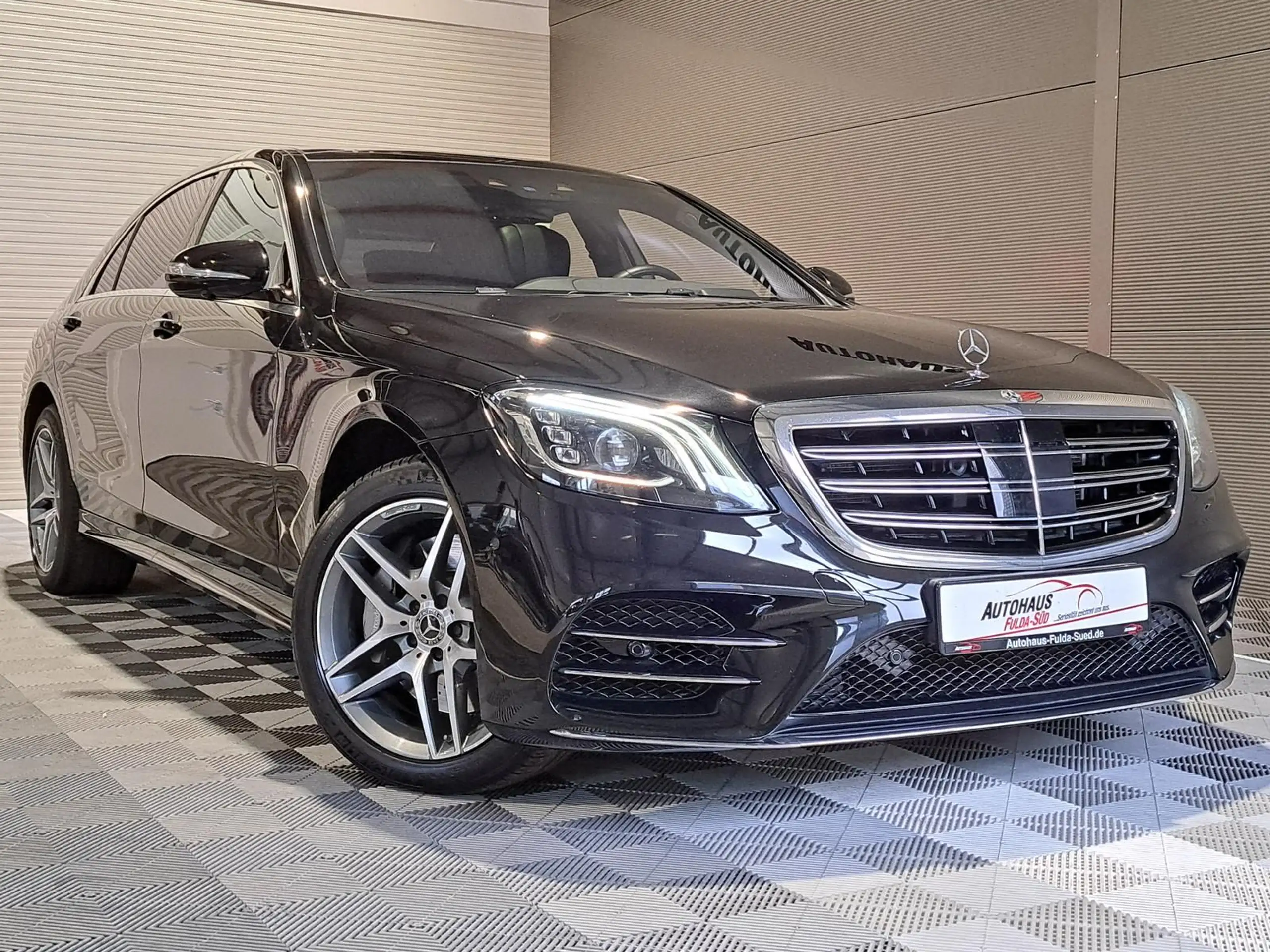 Mercedes-Benz - S 560