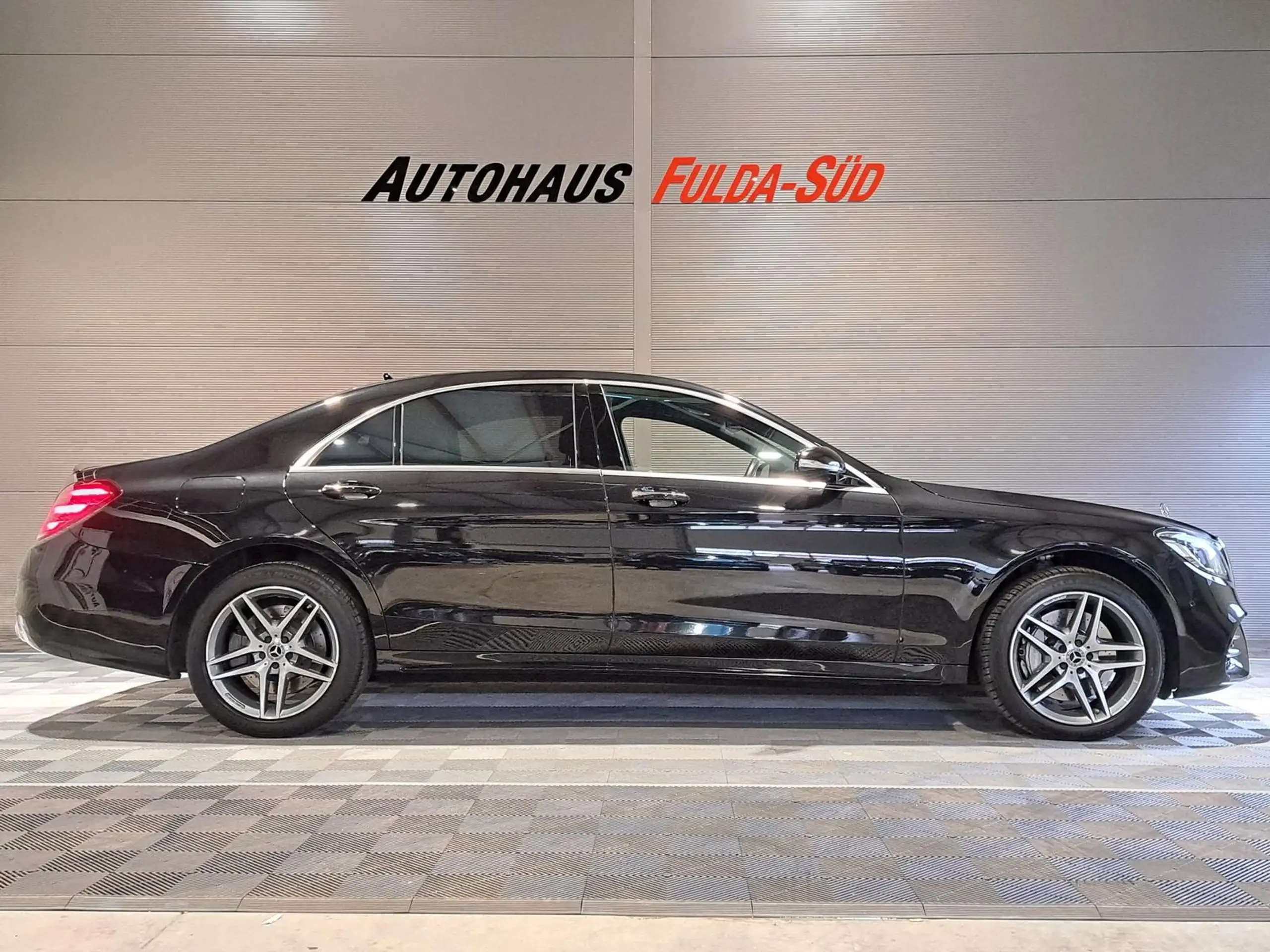 Mercedes-Benz - S 560