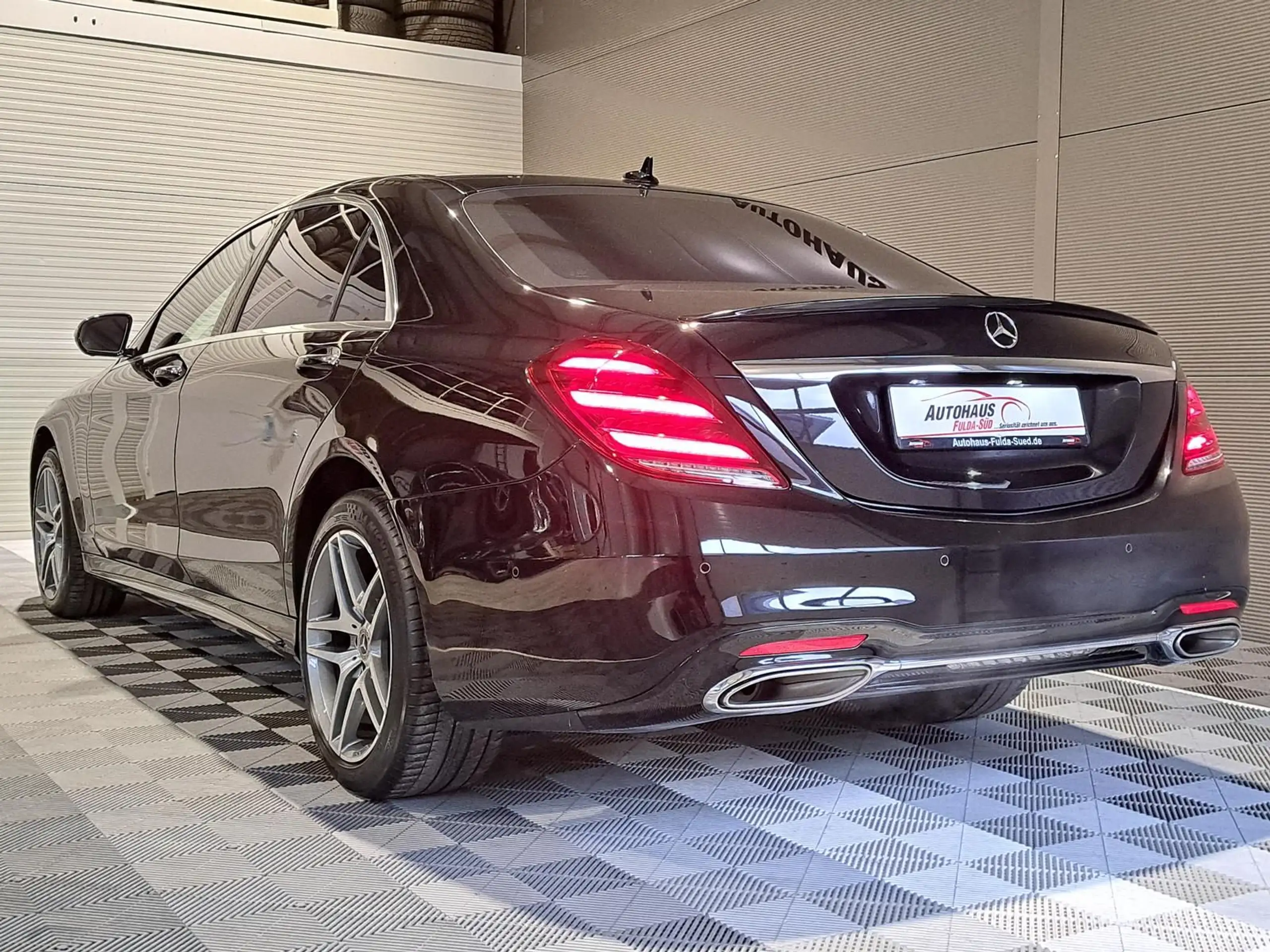 Mercedes-Benz - S 560