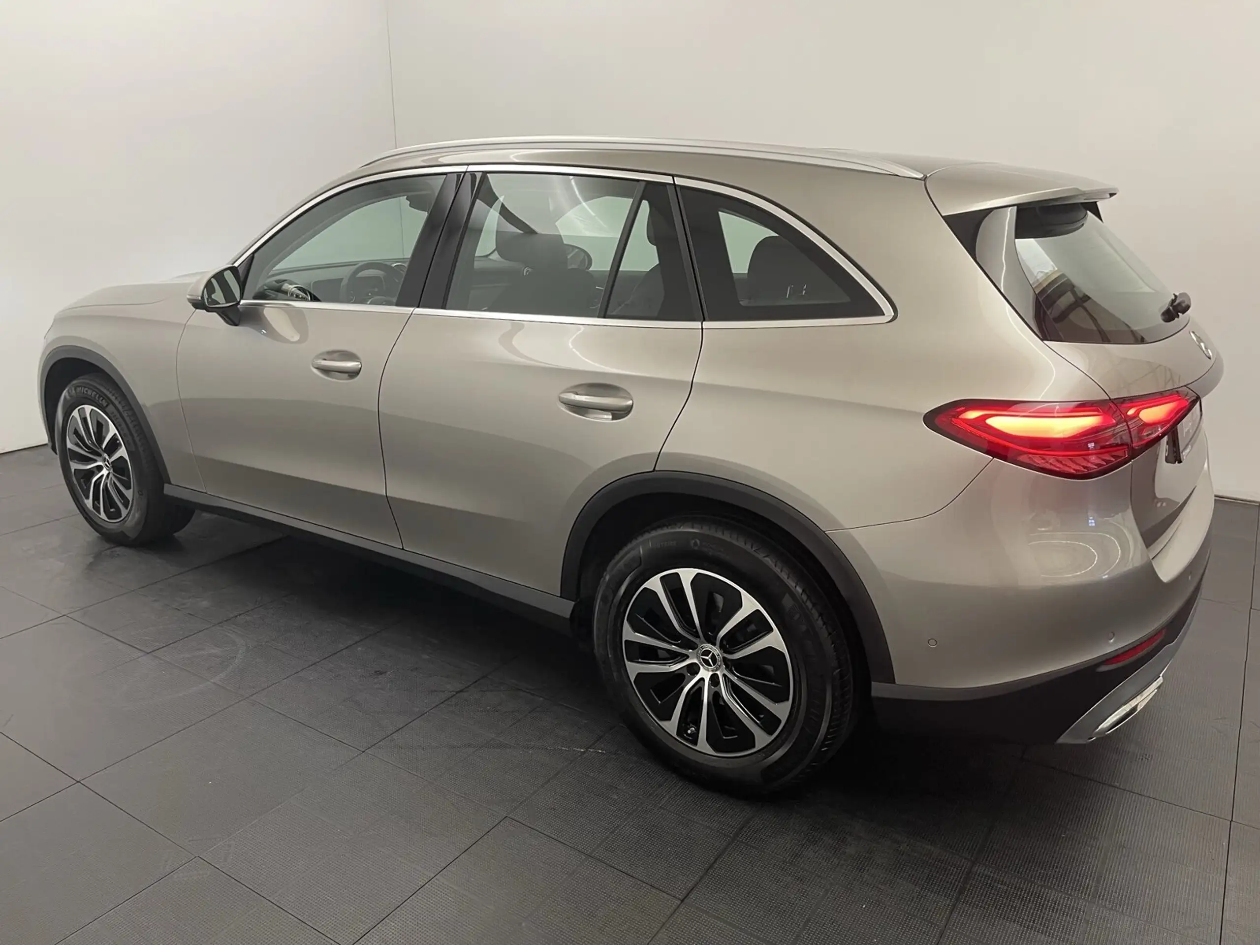 Mercedes-Benz - GLC 220