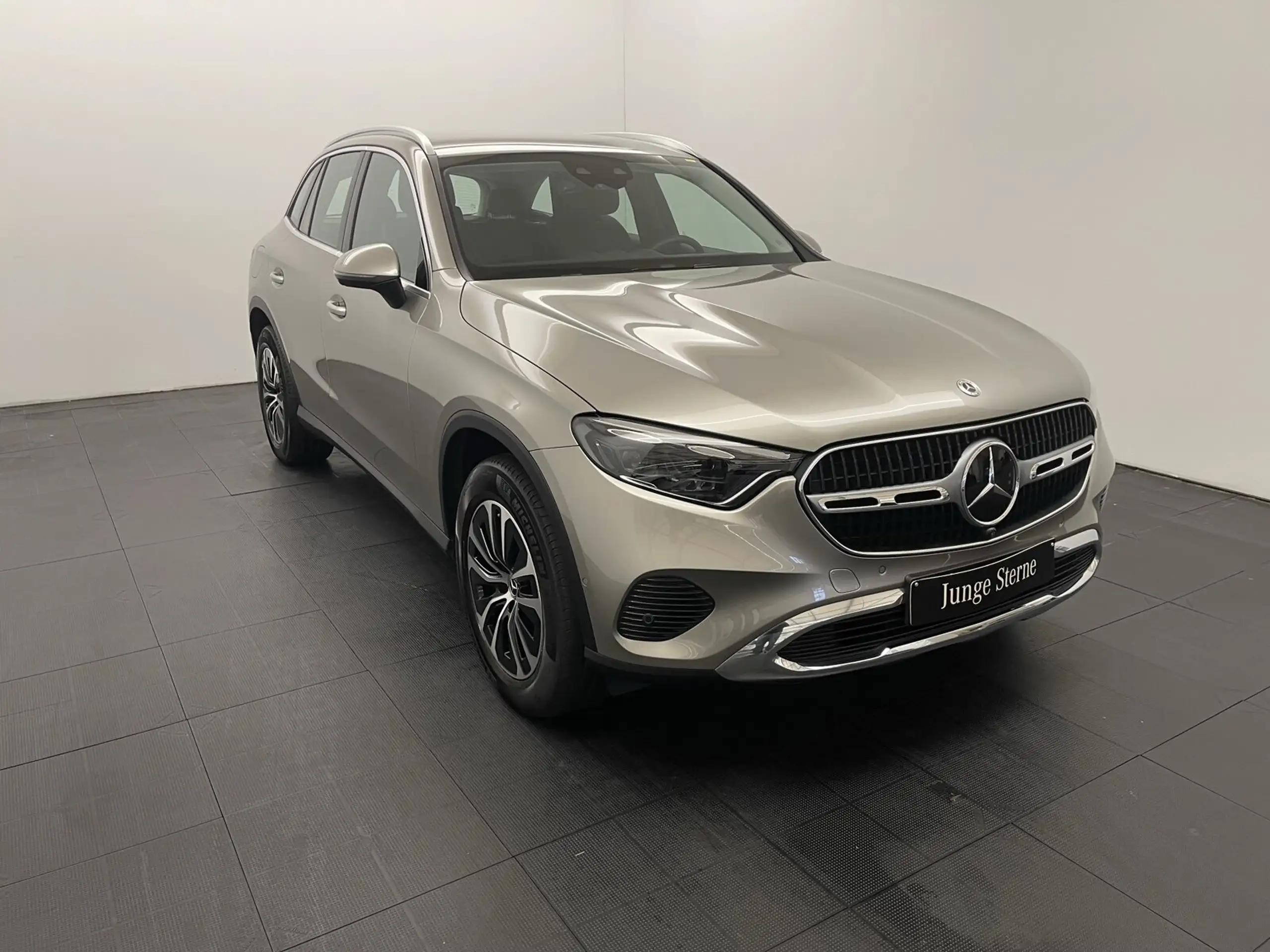 Mercedes-Benz - GLC 220