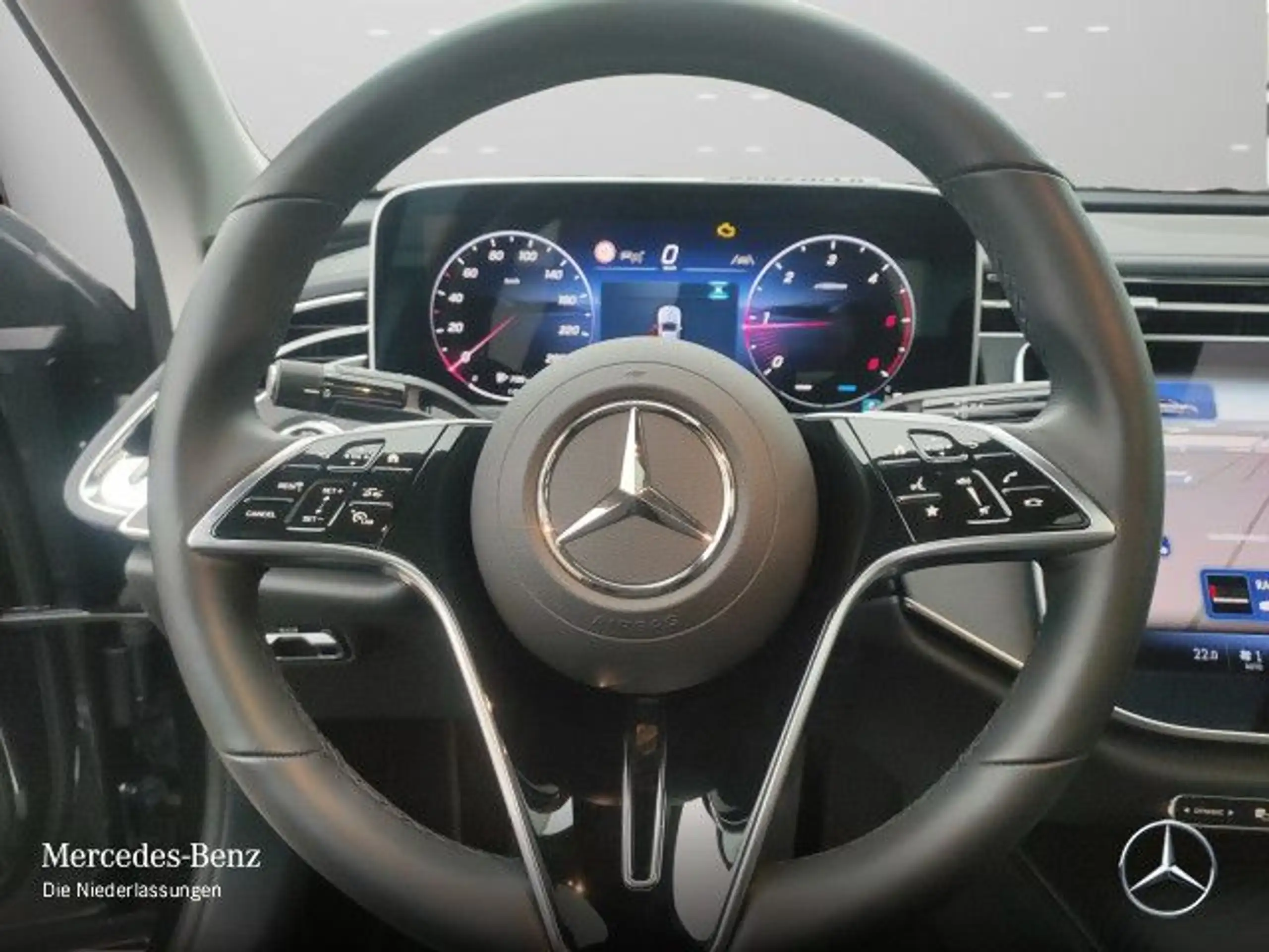 Mercedes-Benz - E 220