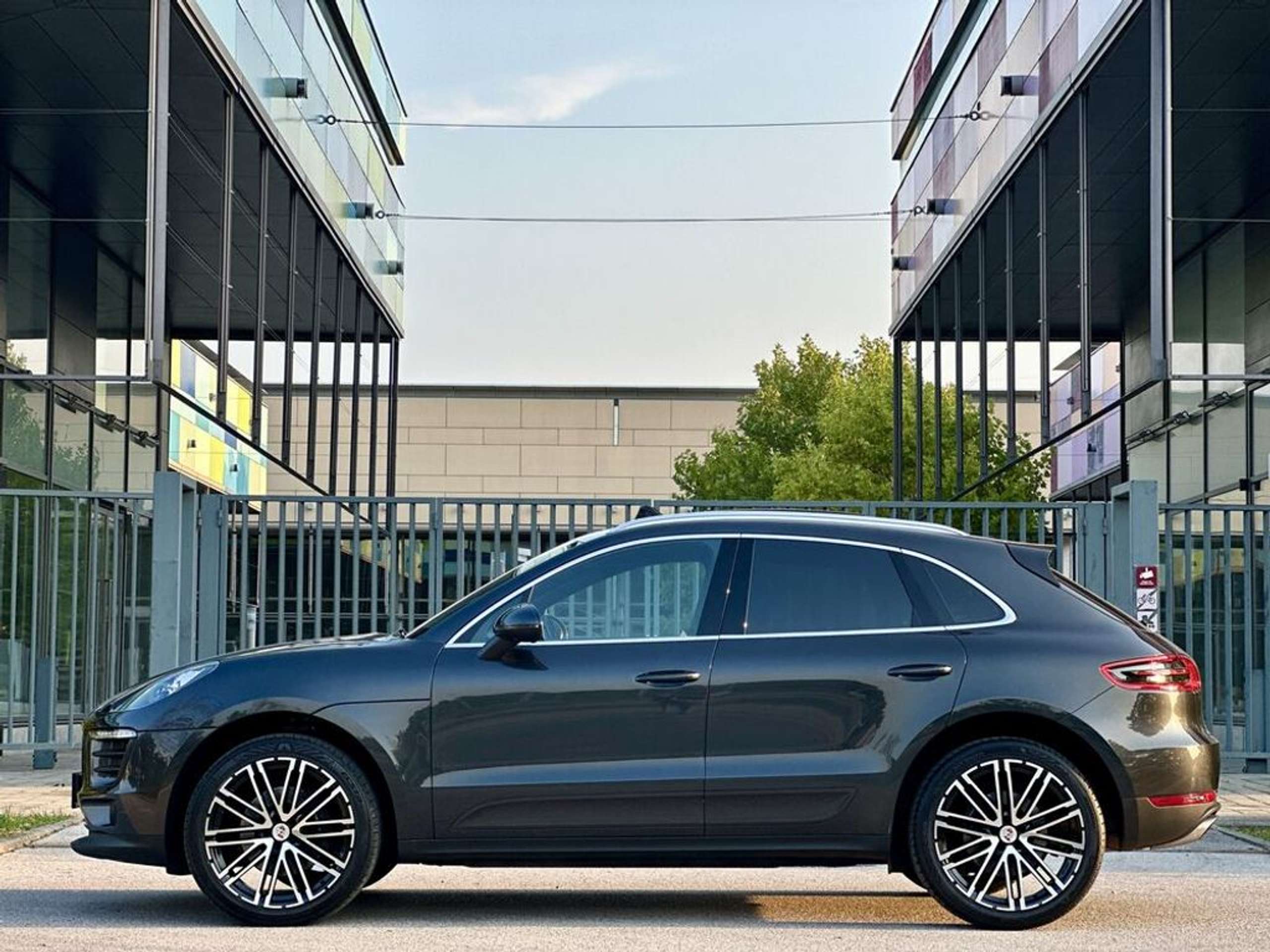 Porsche - Macan