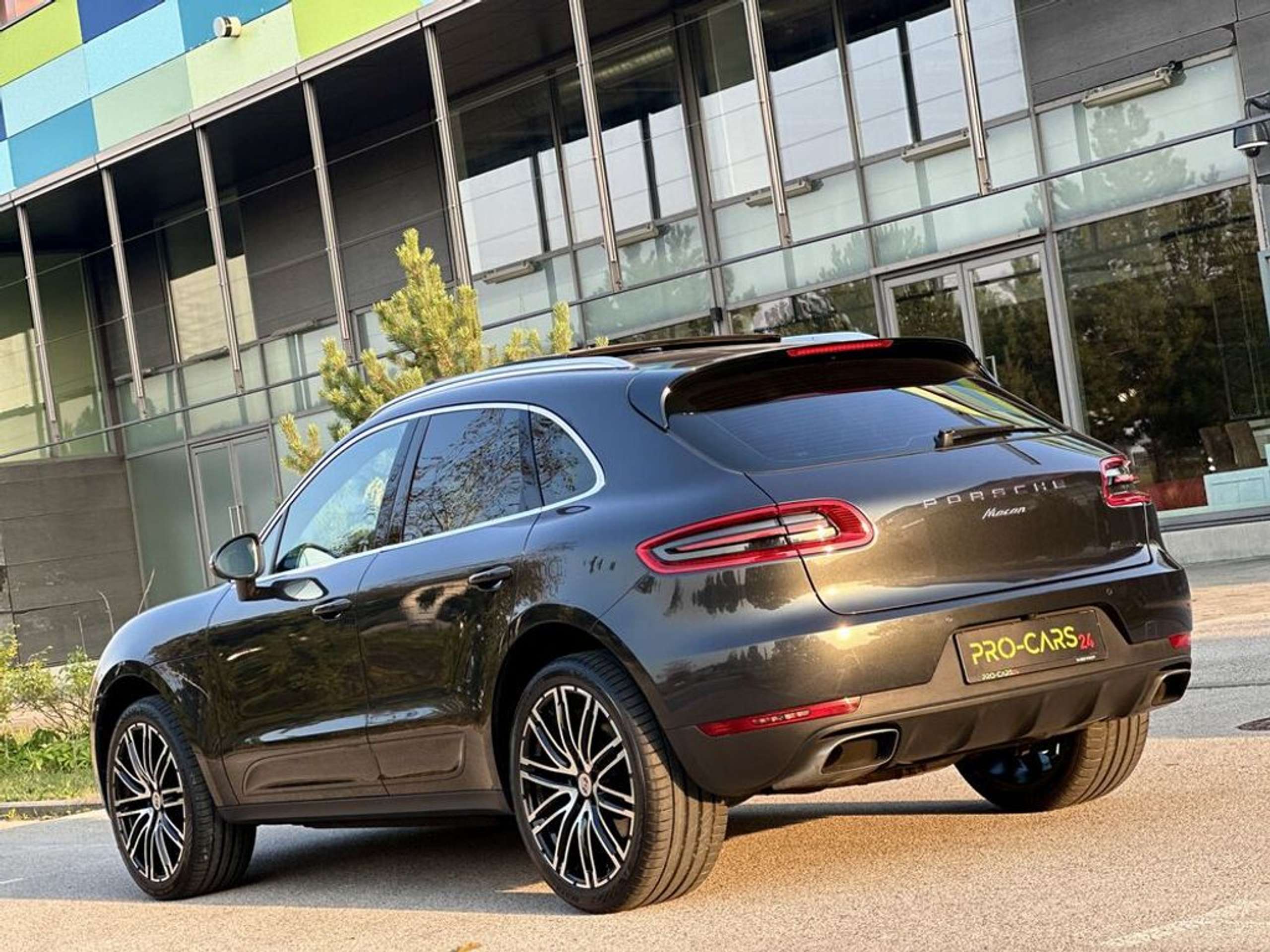 Porsche - Macan