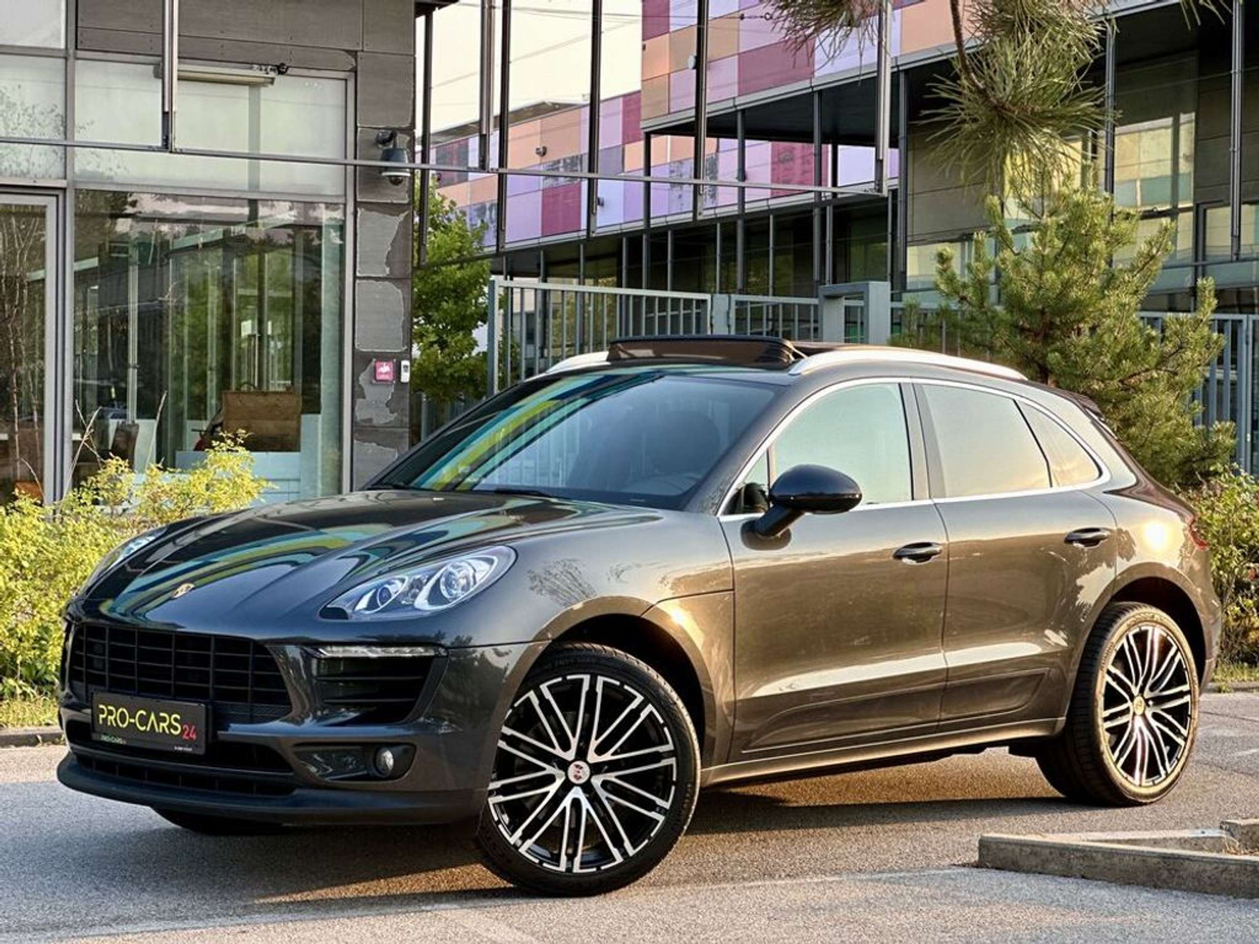 Porsche - Macan