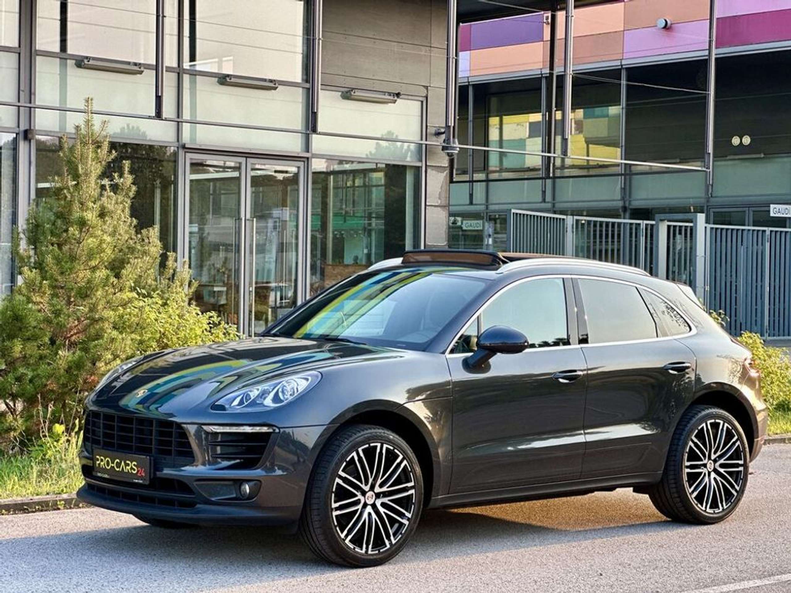 Porsche - Macan