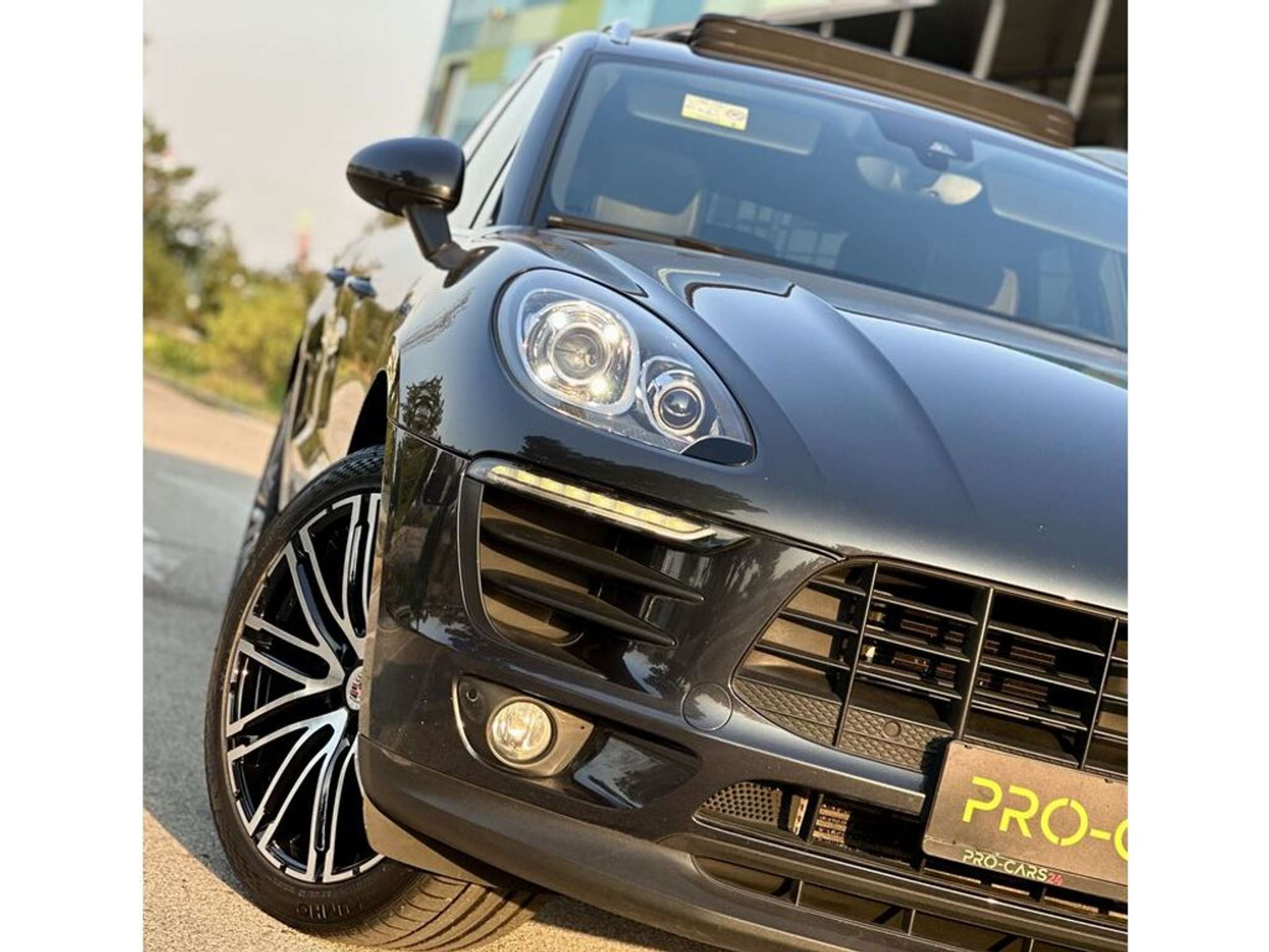 Porsche - Macan