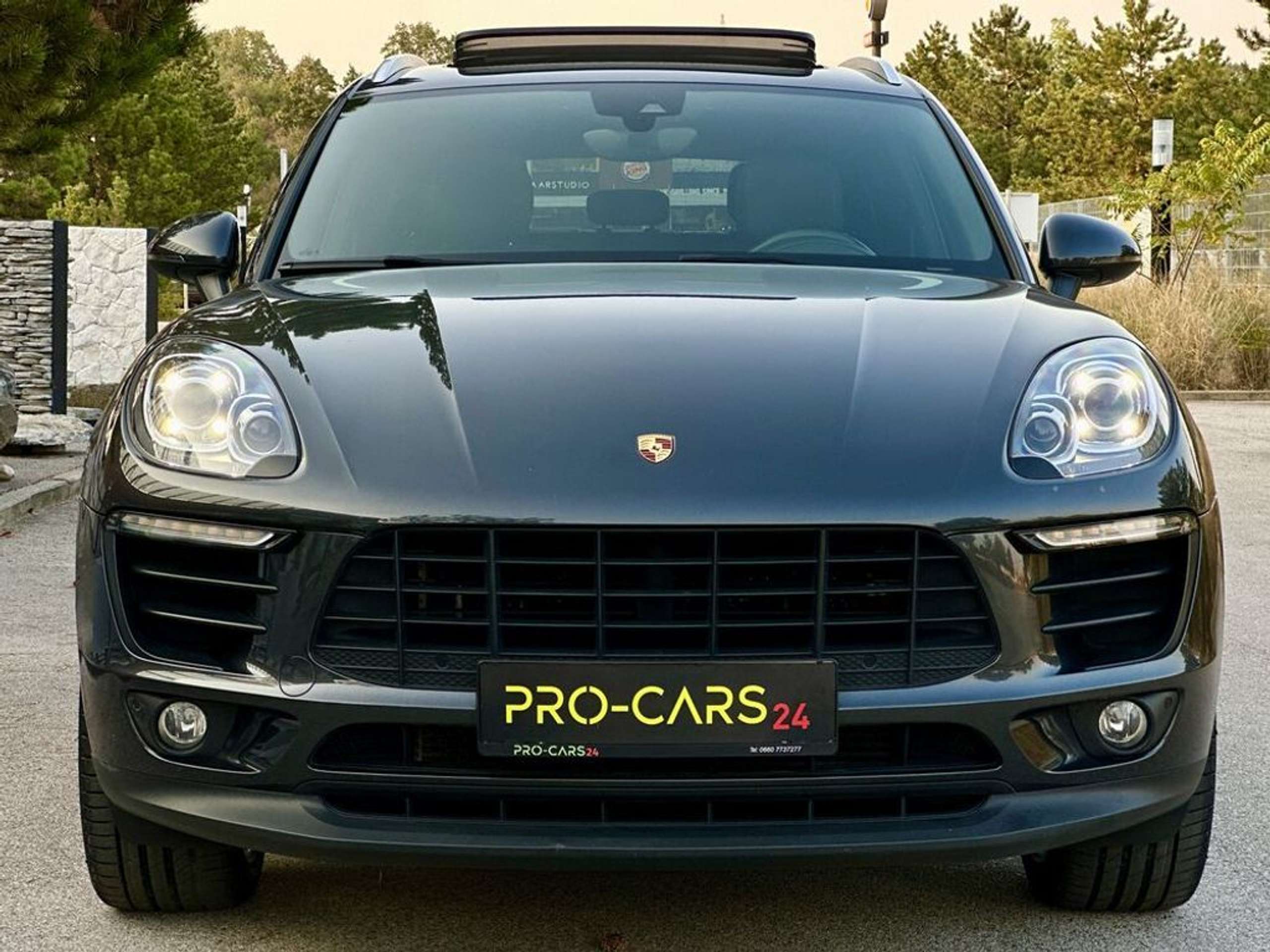 Porsche - Macan