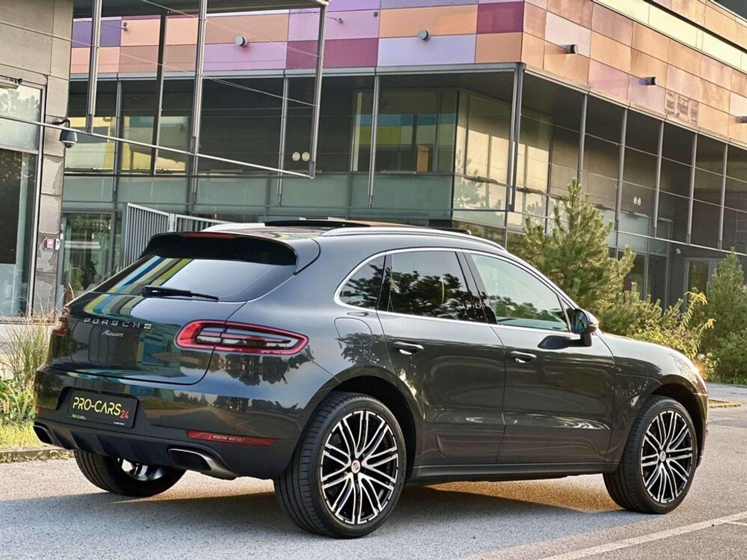 Porsche - Macan