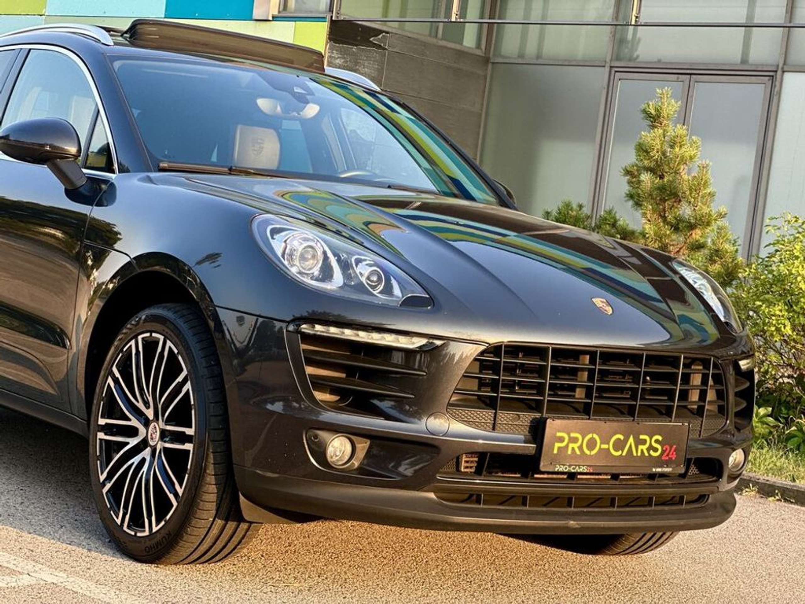 Porsche - Macan