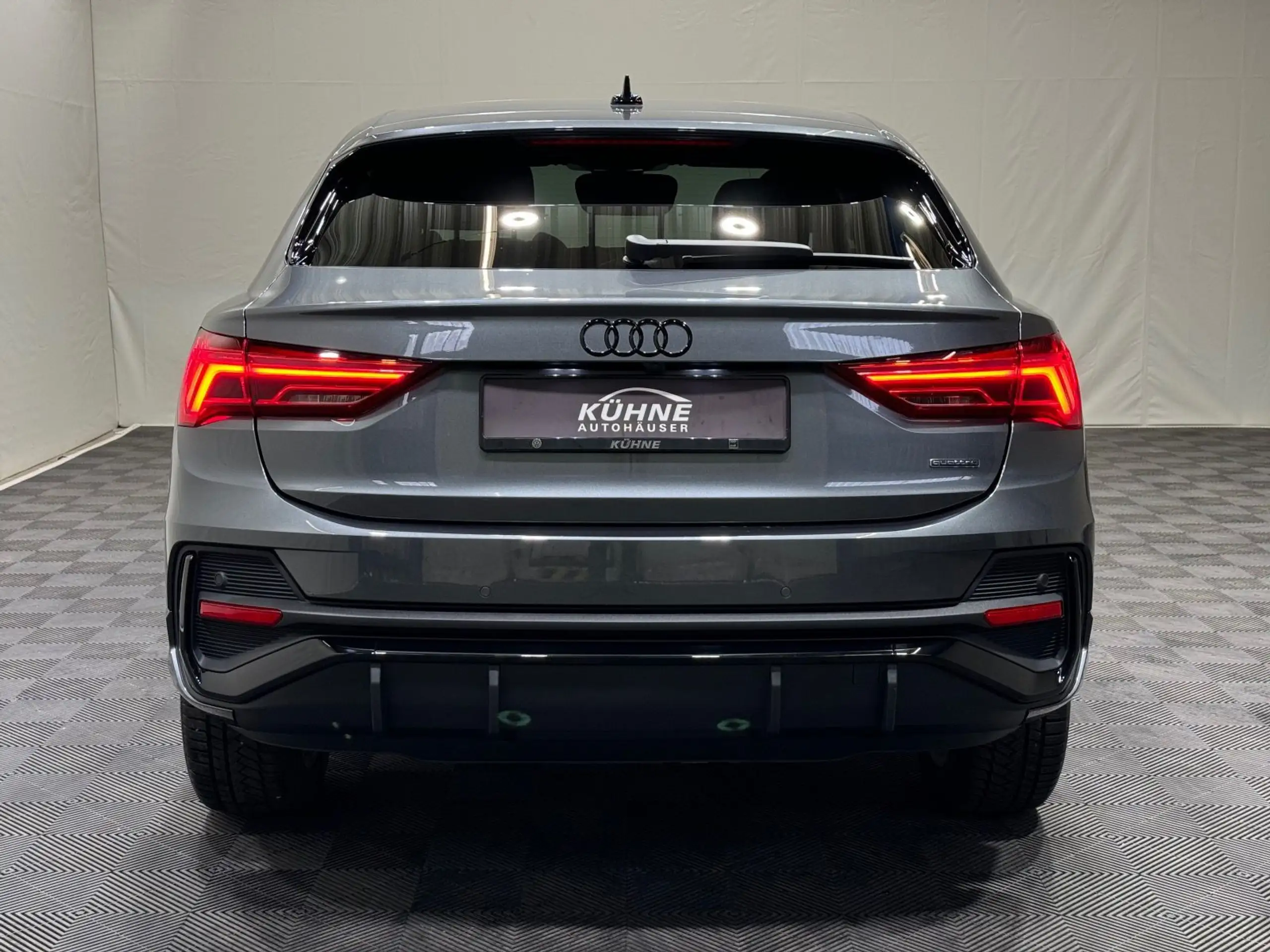 Audi - Q3