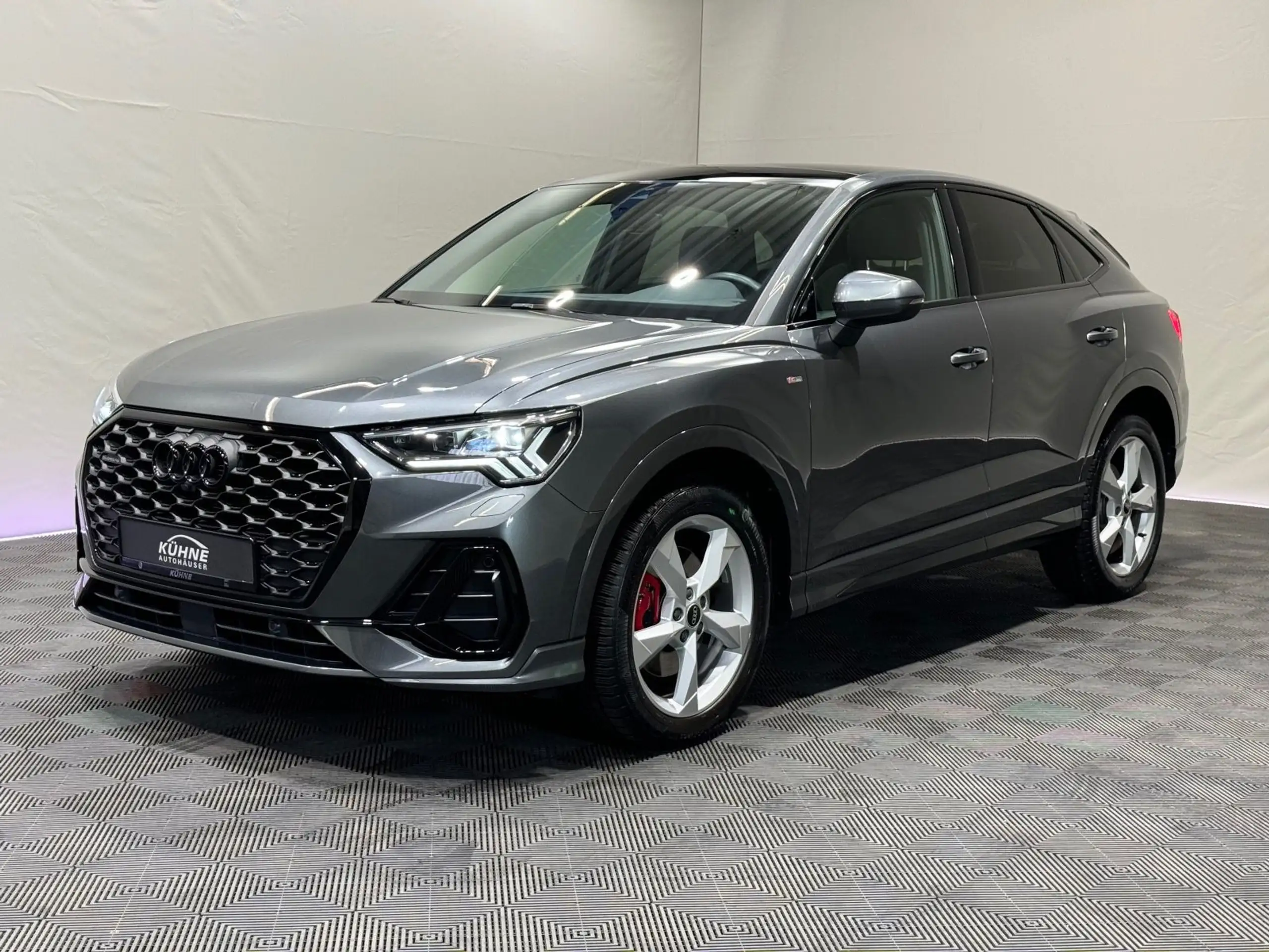 Audi - Q3