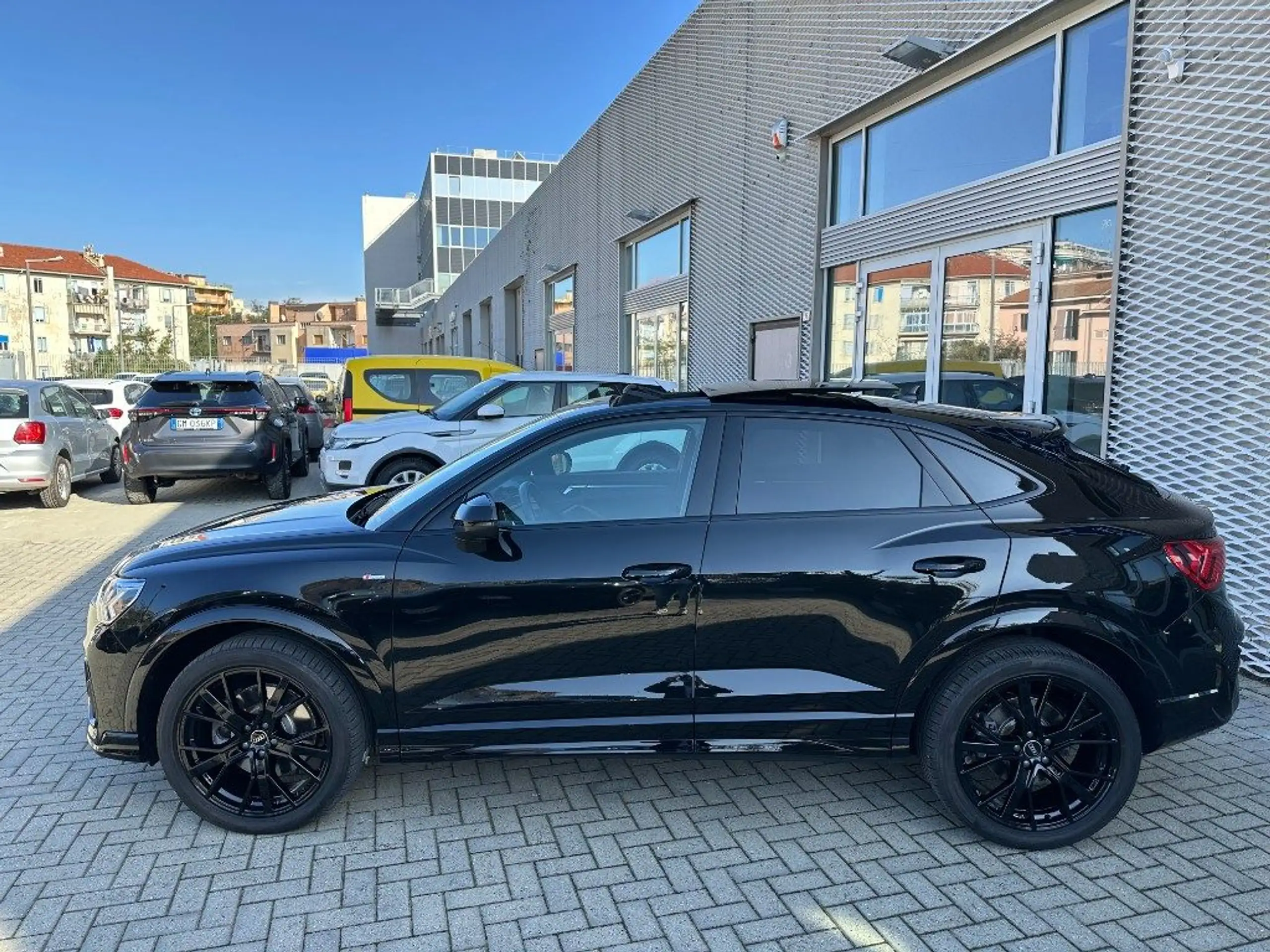 Audi - Q3