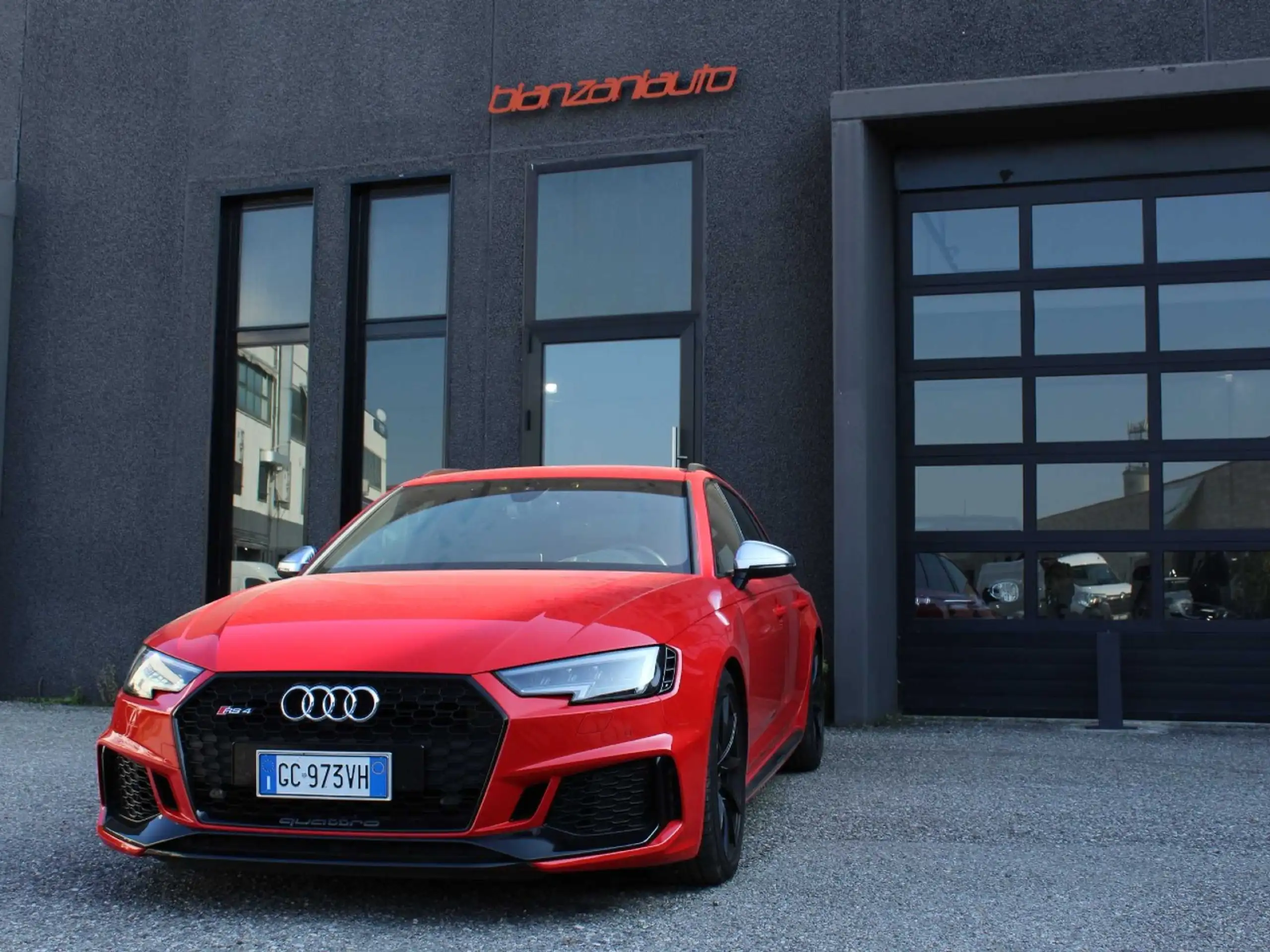 Audi - RS4