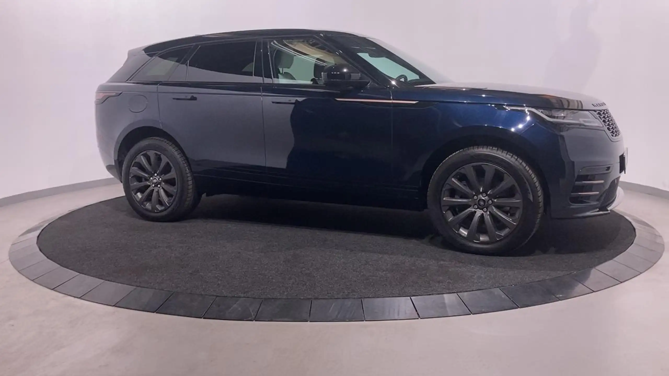 Land Rover - Range Rover Velar