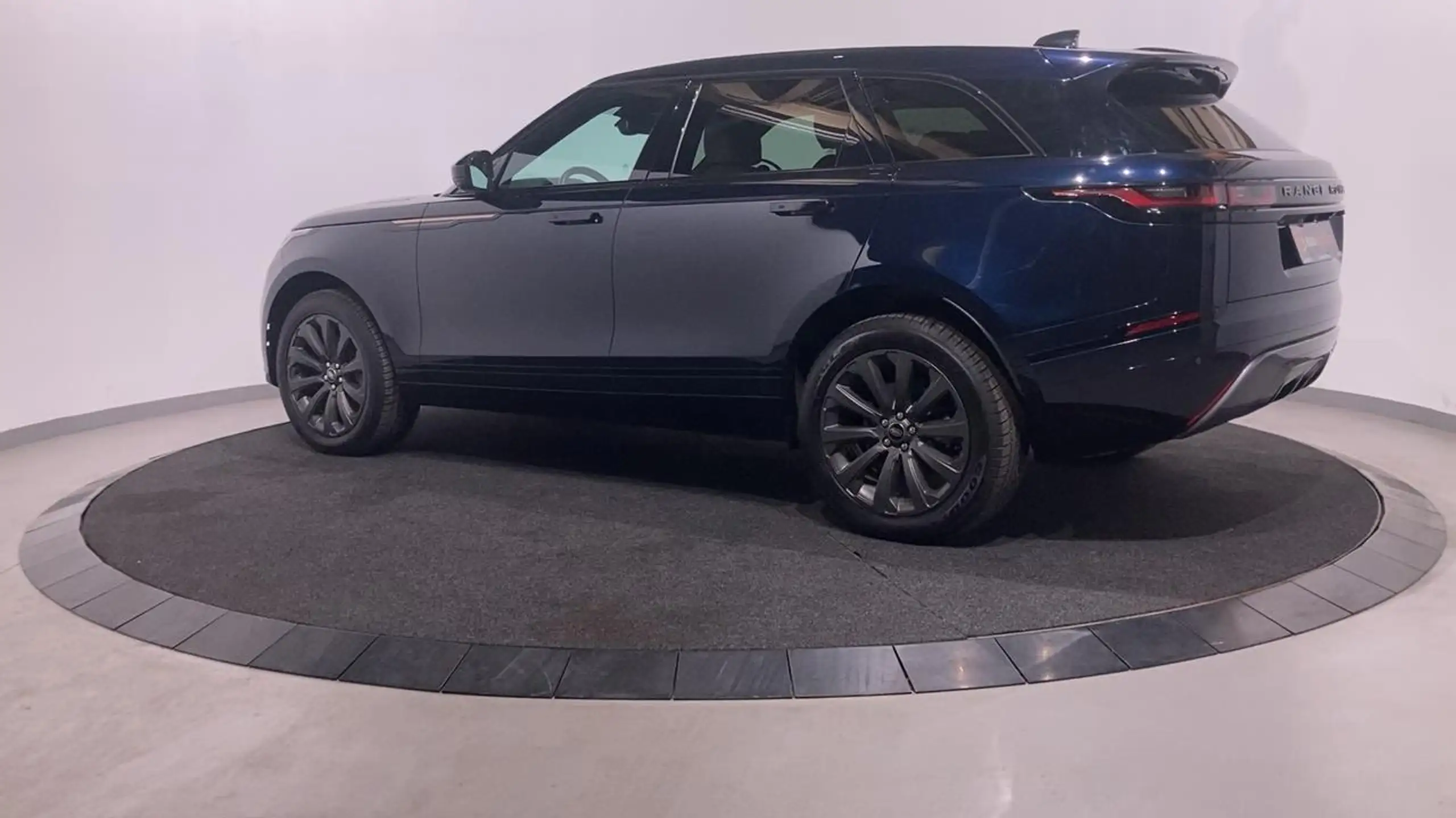 Land Rover - Range Rover Velar