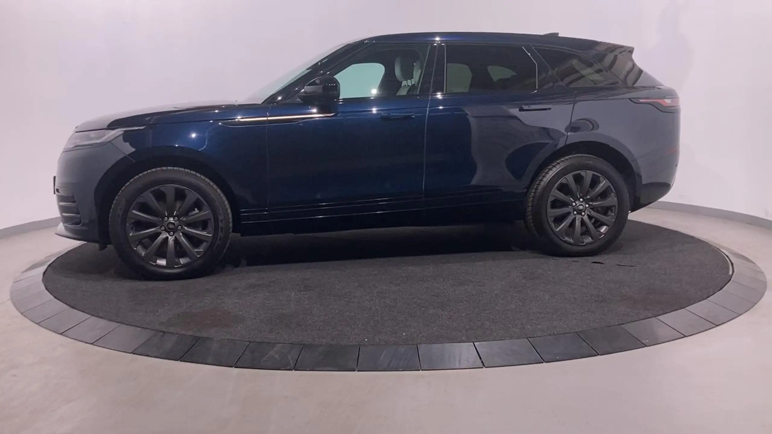 Land Rover - Range Rover Velar