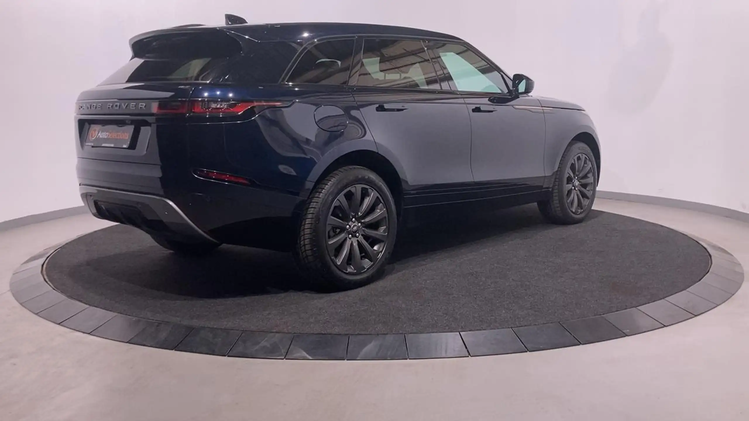 Land Rover - Range Rover Velar