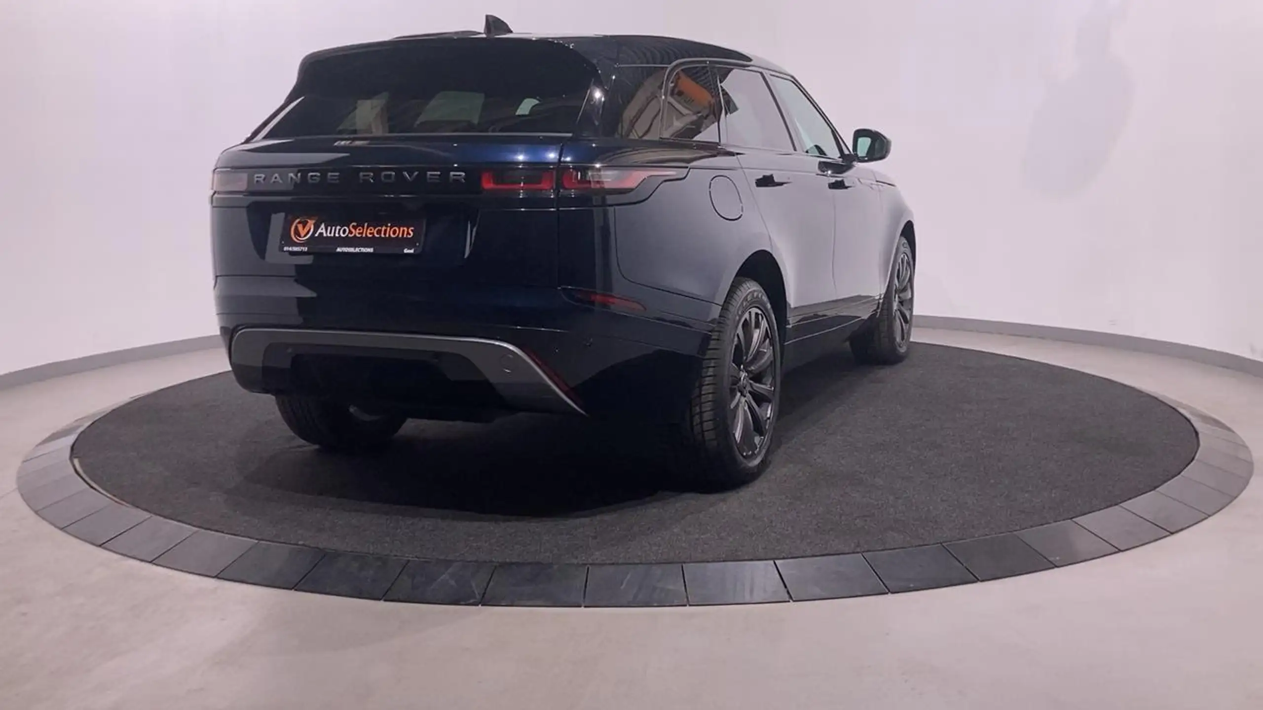 Land Rover - Range Rover Velar