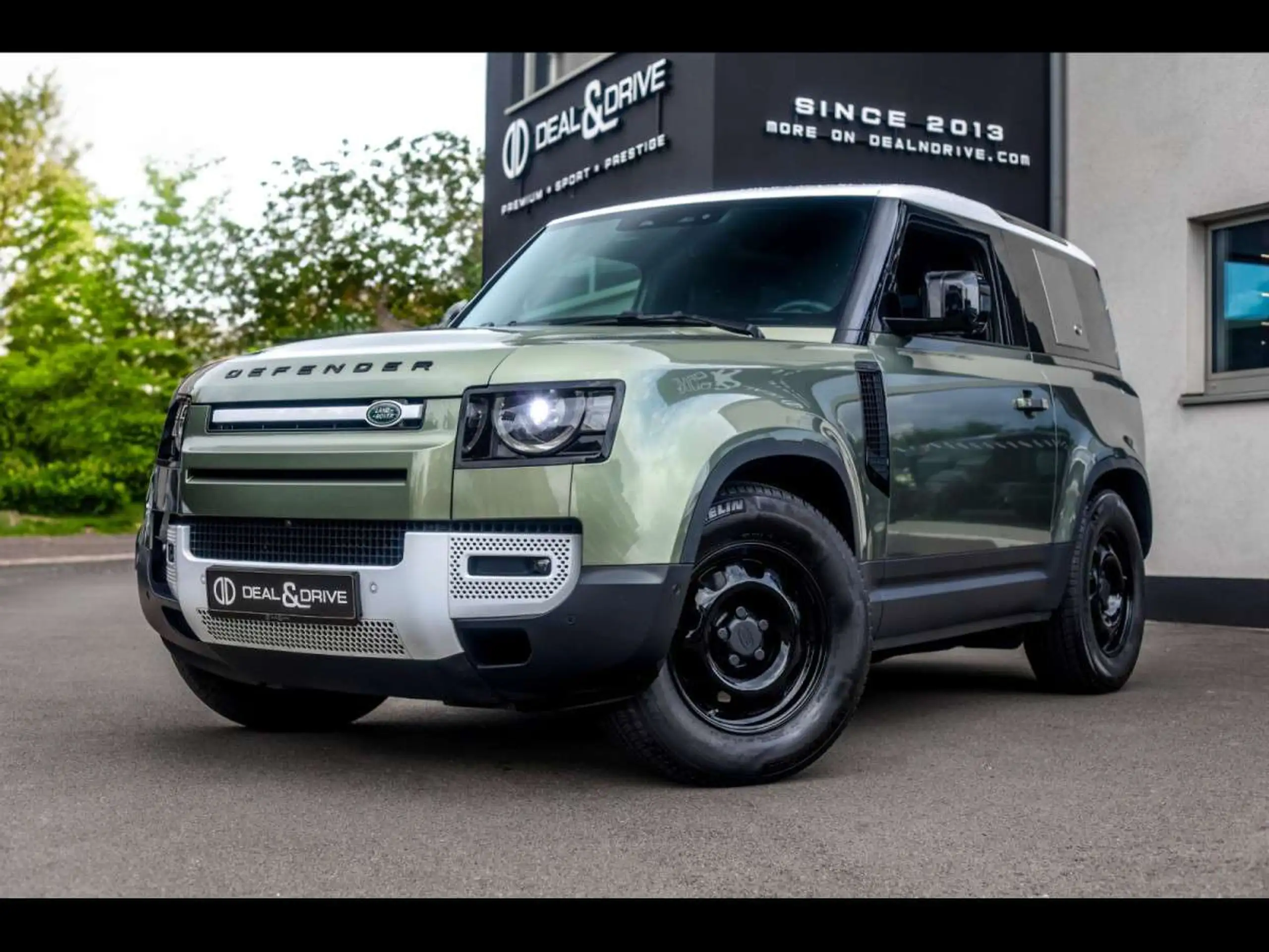 Land Rover Defender 2021