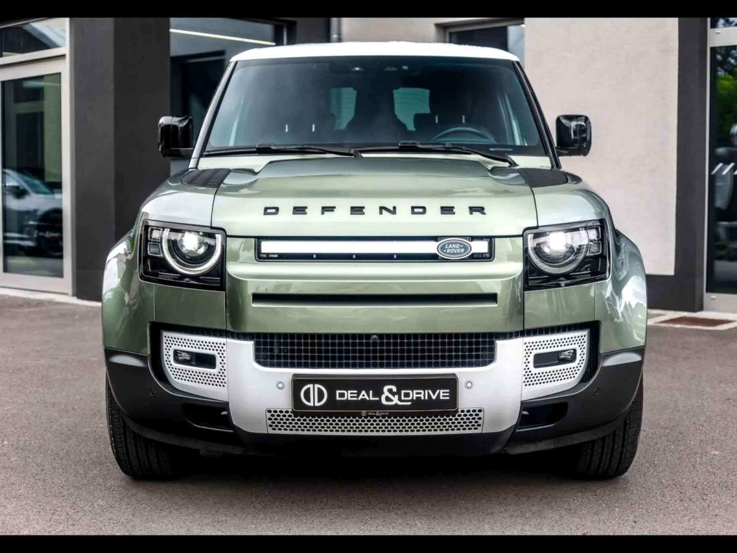 Land Rover - Defender