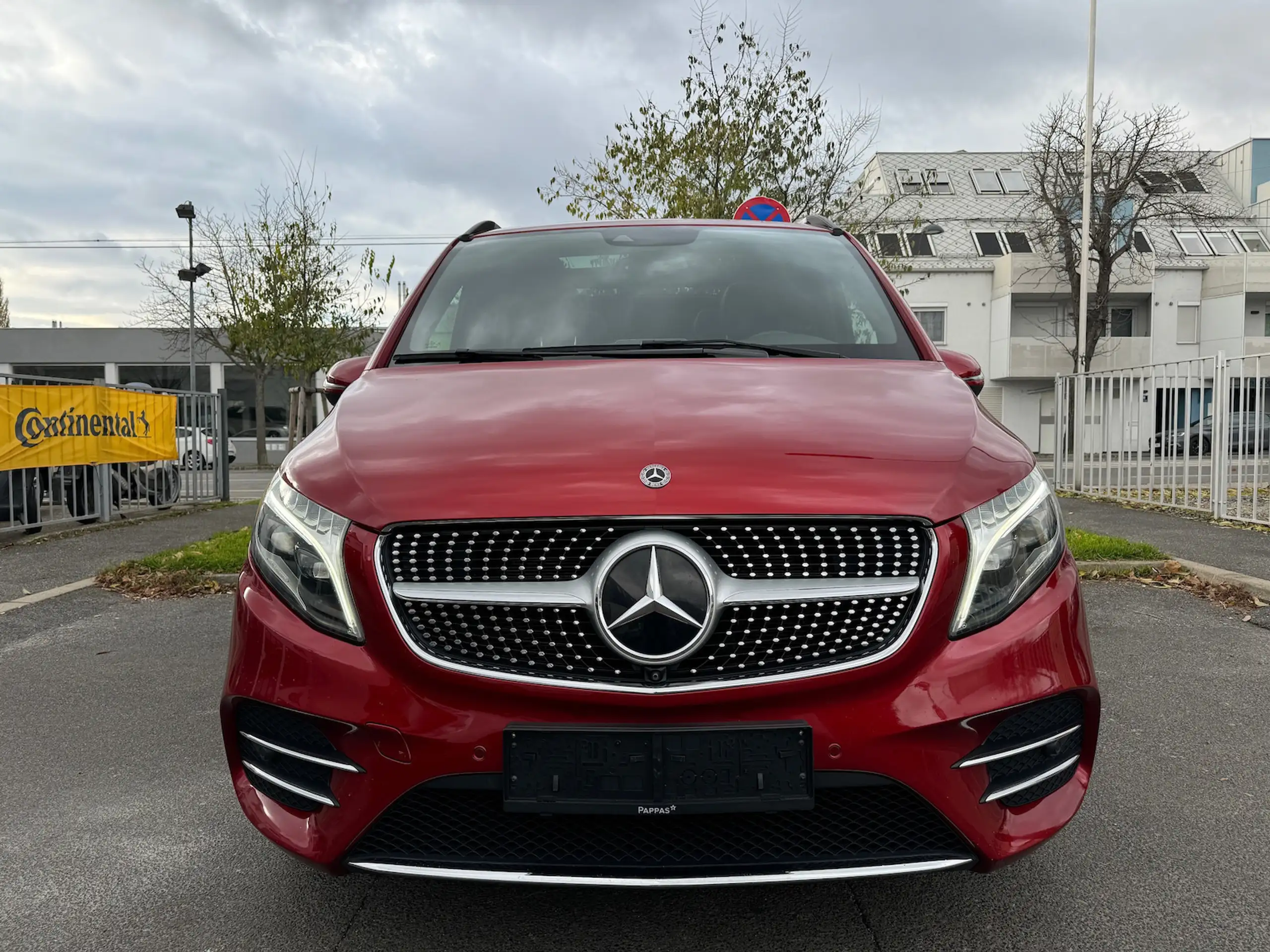 Mercedes-Benz - V 300