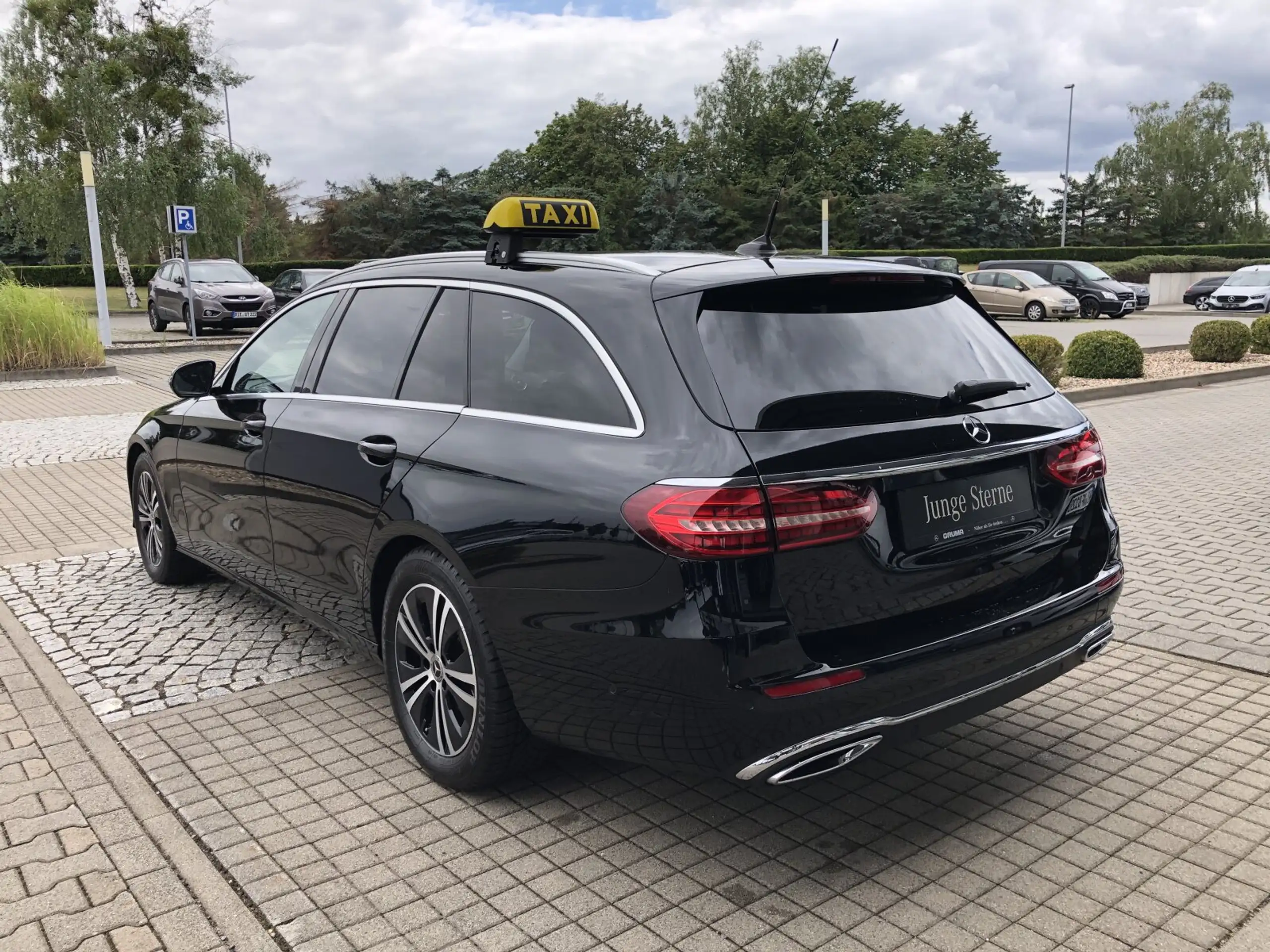 Mercedes-Benz - E 220