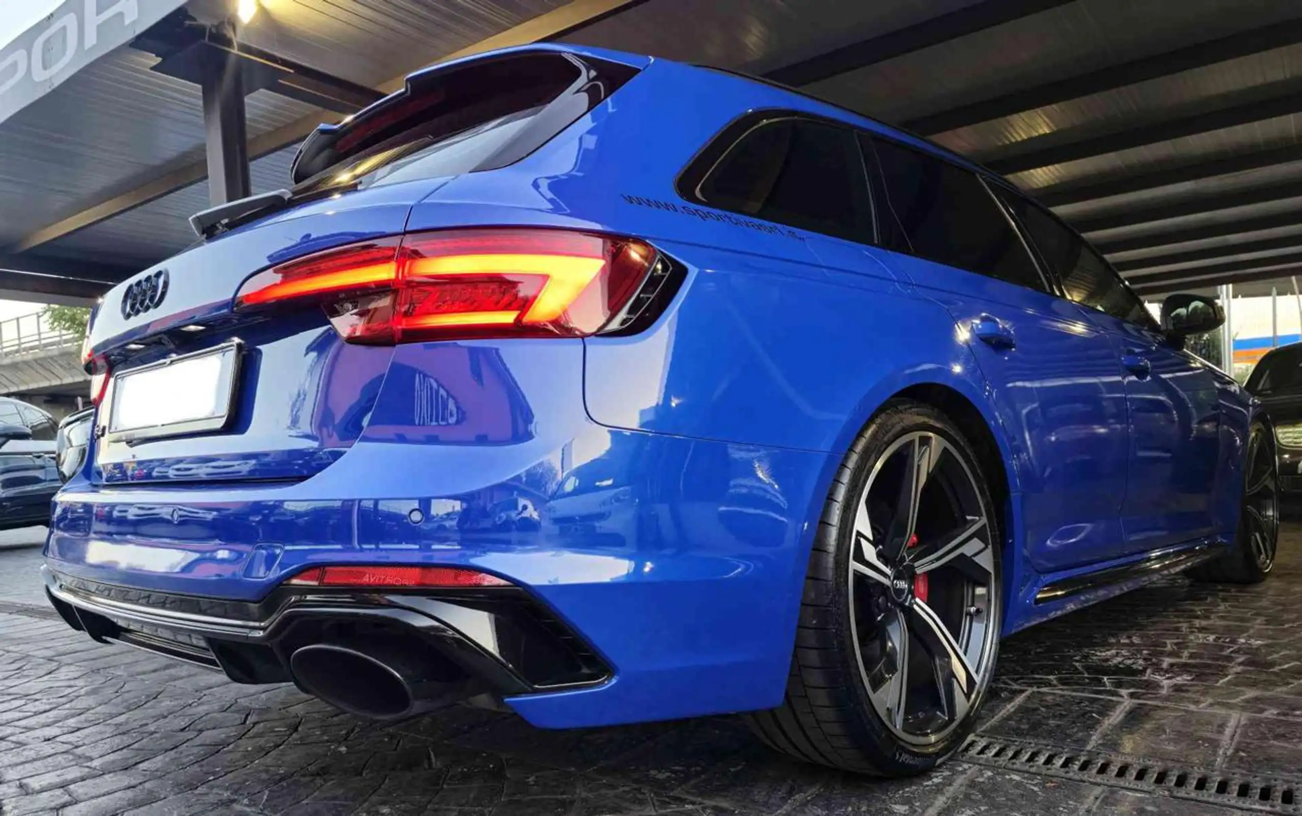 Audi - RS4