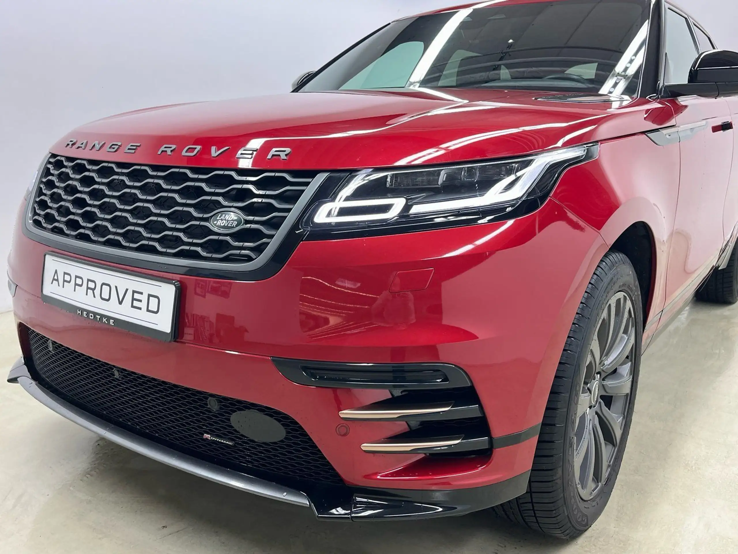 Land Rover - Range Rover Velar