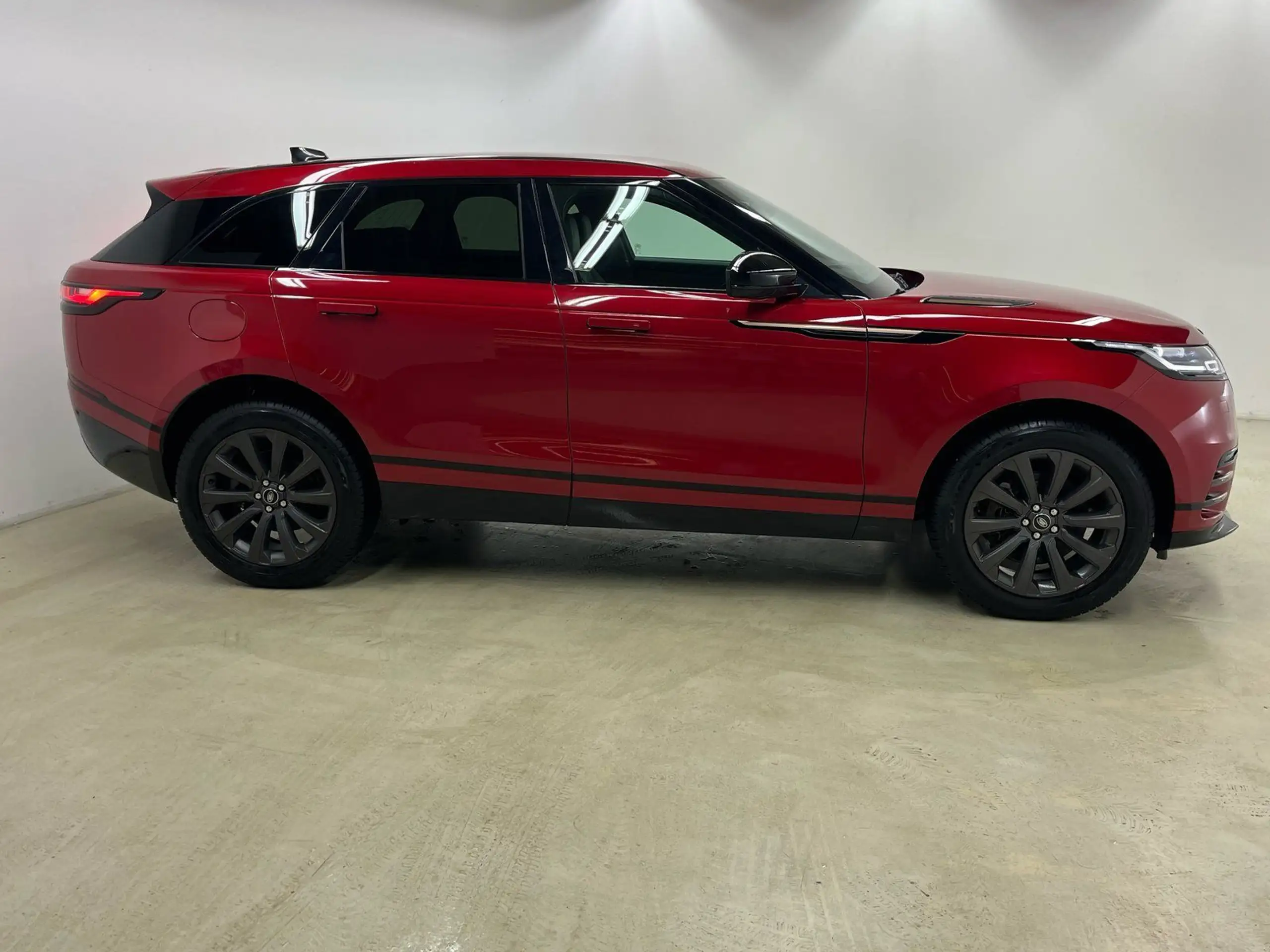 Land Rover - Range Rover Velar