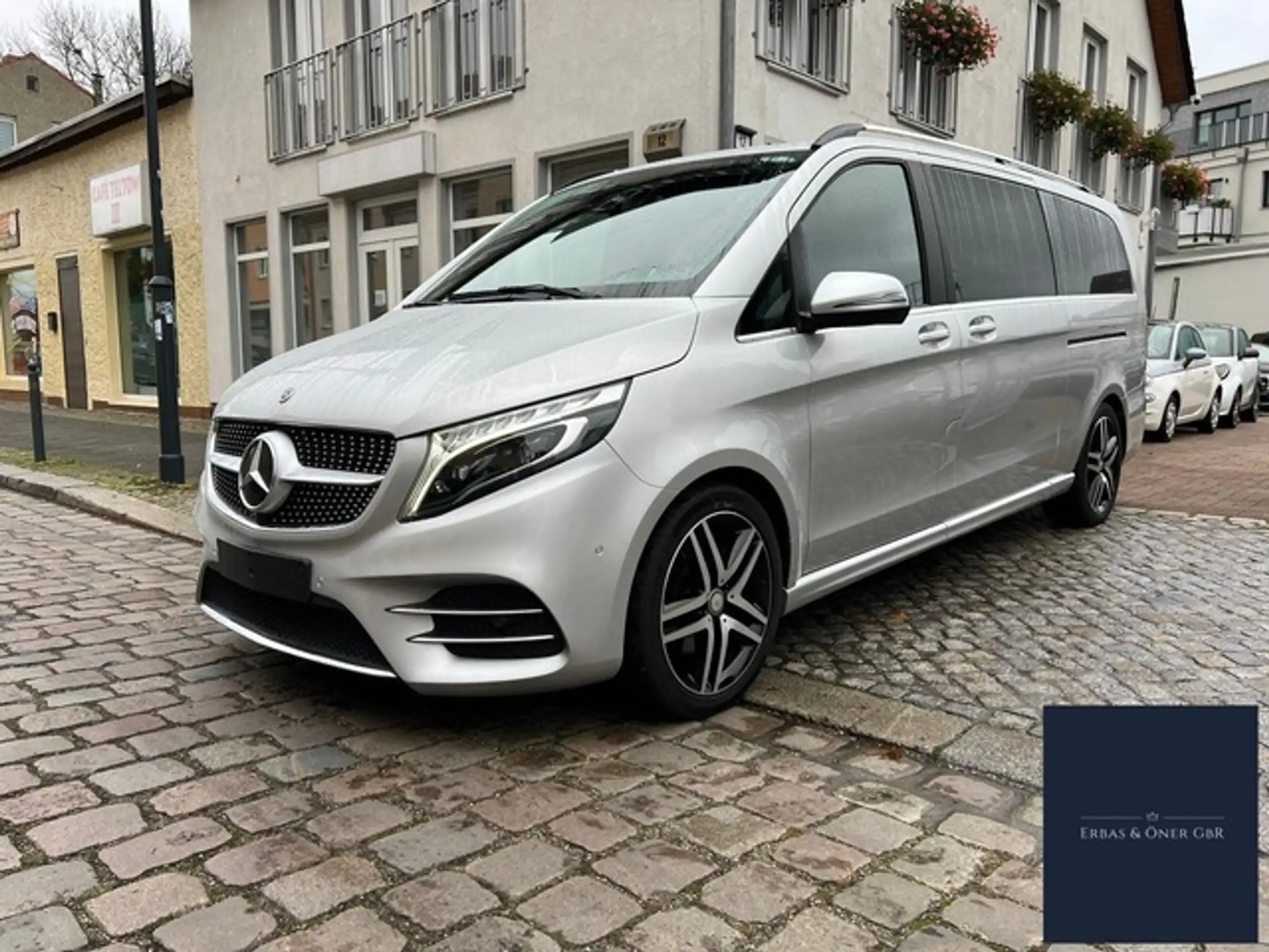 Mercedes-Benz - V 250