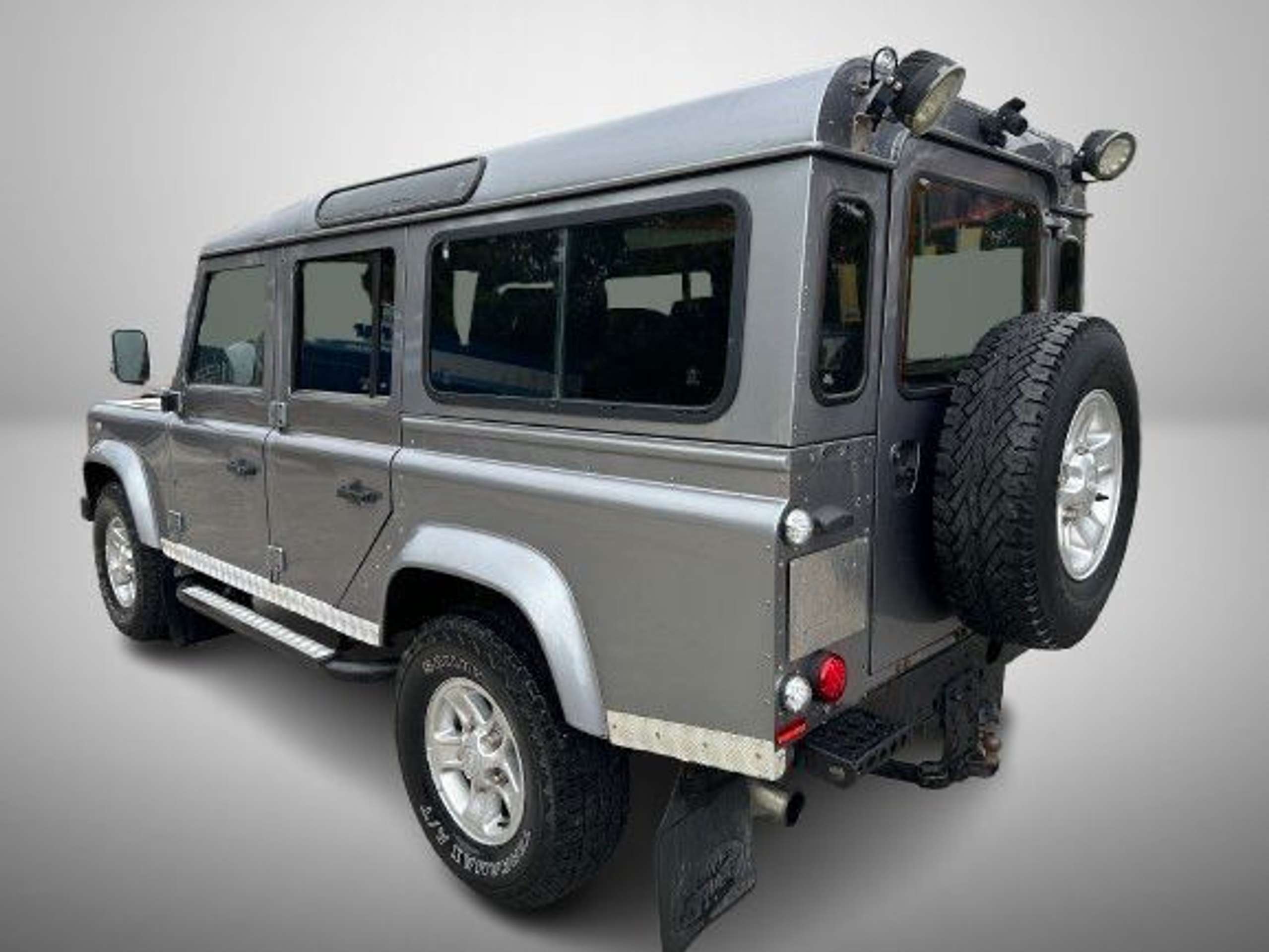 Land Rover - Defender