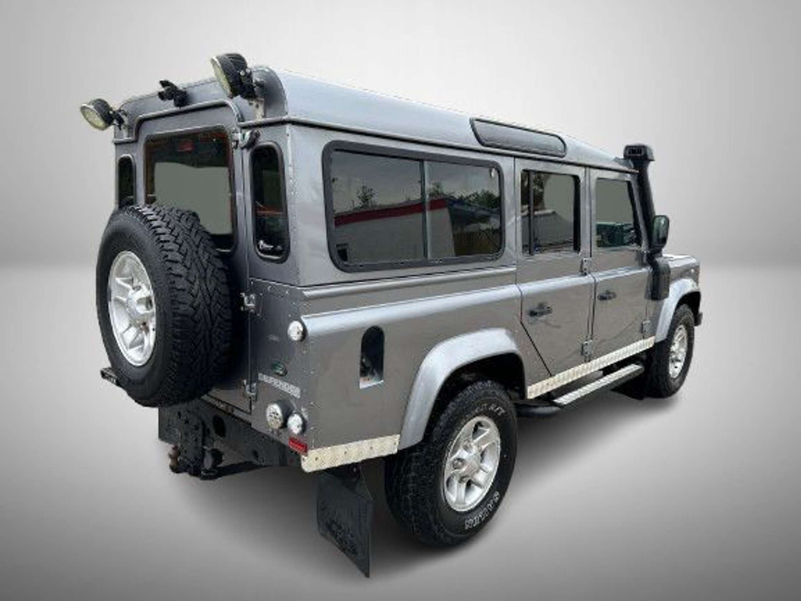 Land Rover - Defender