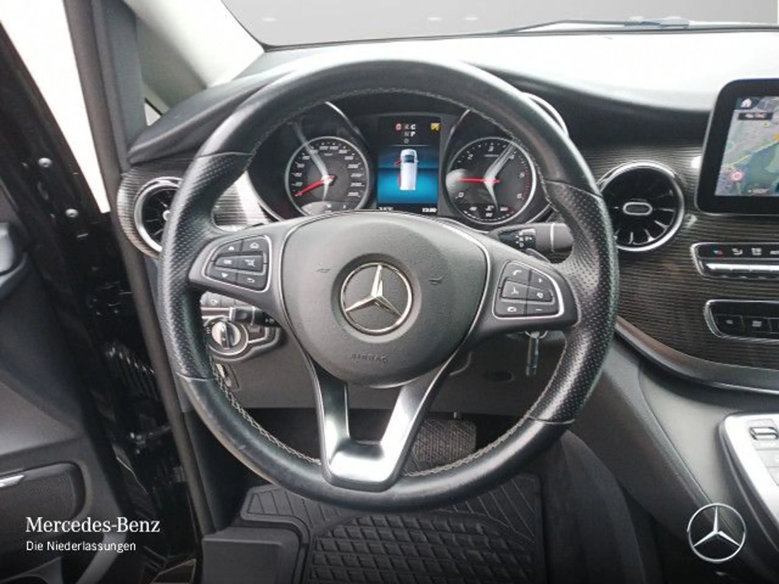 Mercedes-Benz - V 300