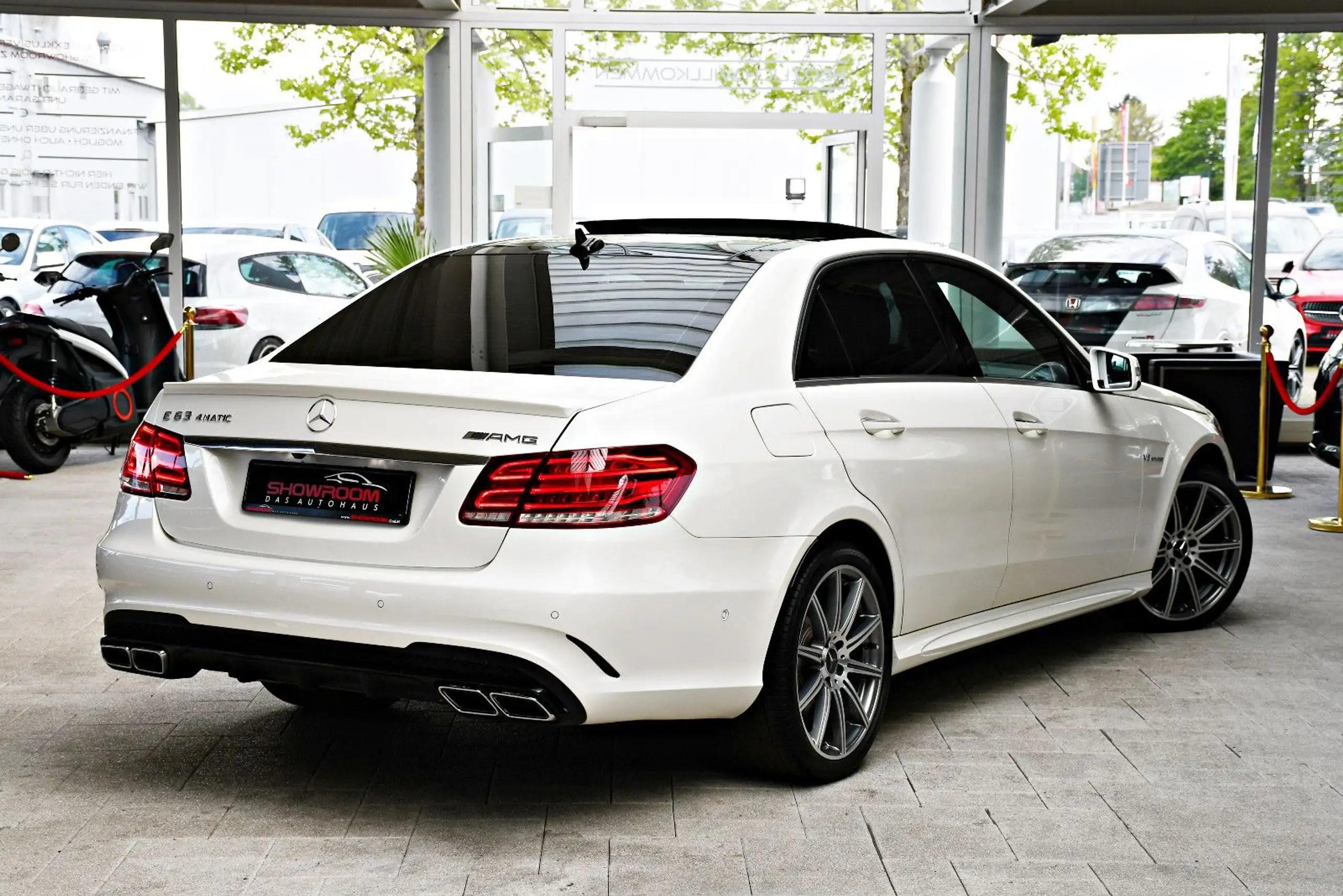 Mercedes-Benz - E 63 AMG