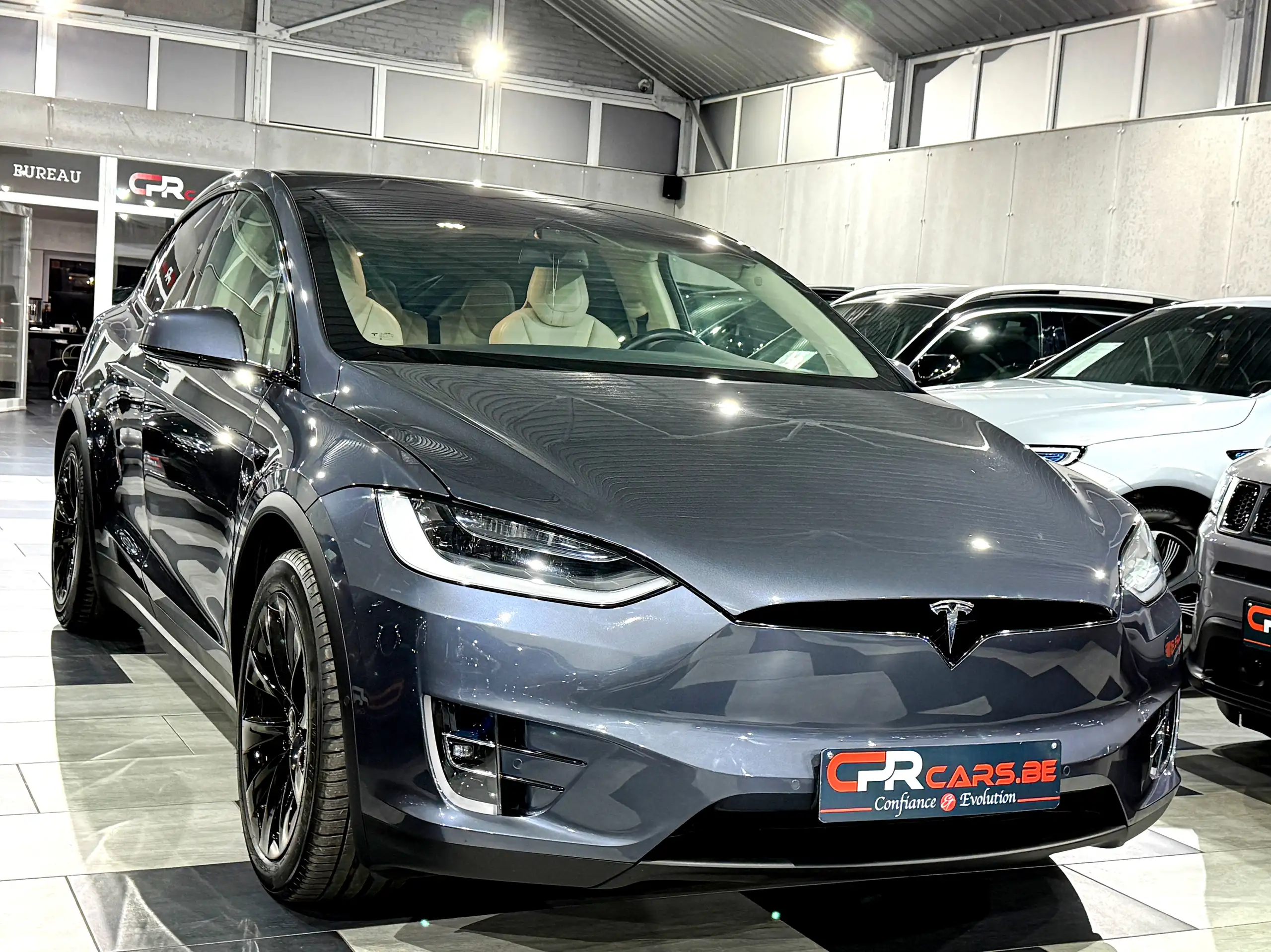 Tesla - Model X