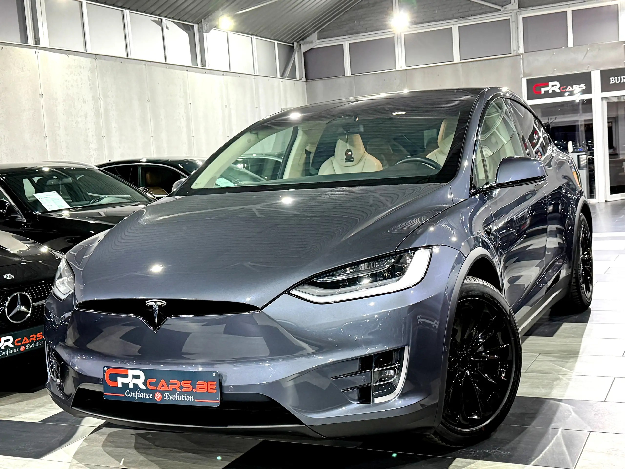 Tesla - Model X