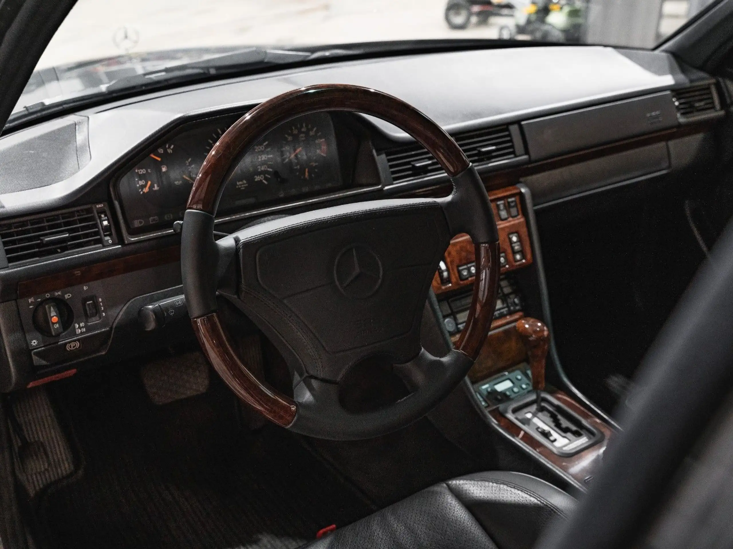 Mercedes-Benz - E 500