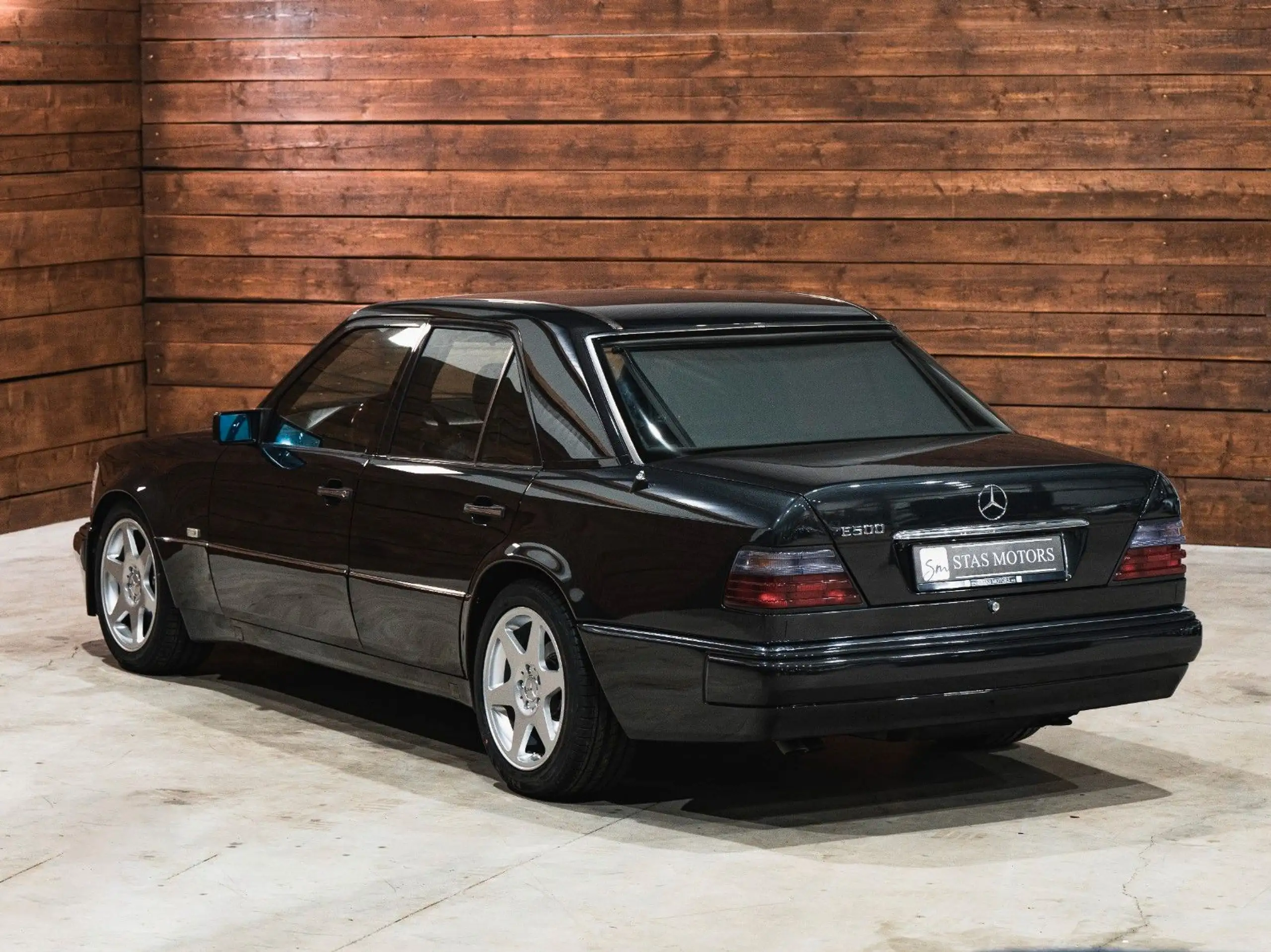 Mercedes-Benz - E 500