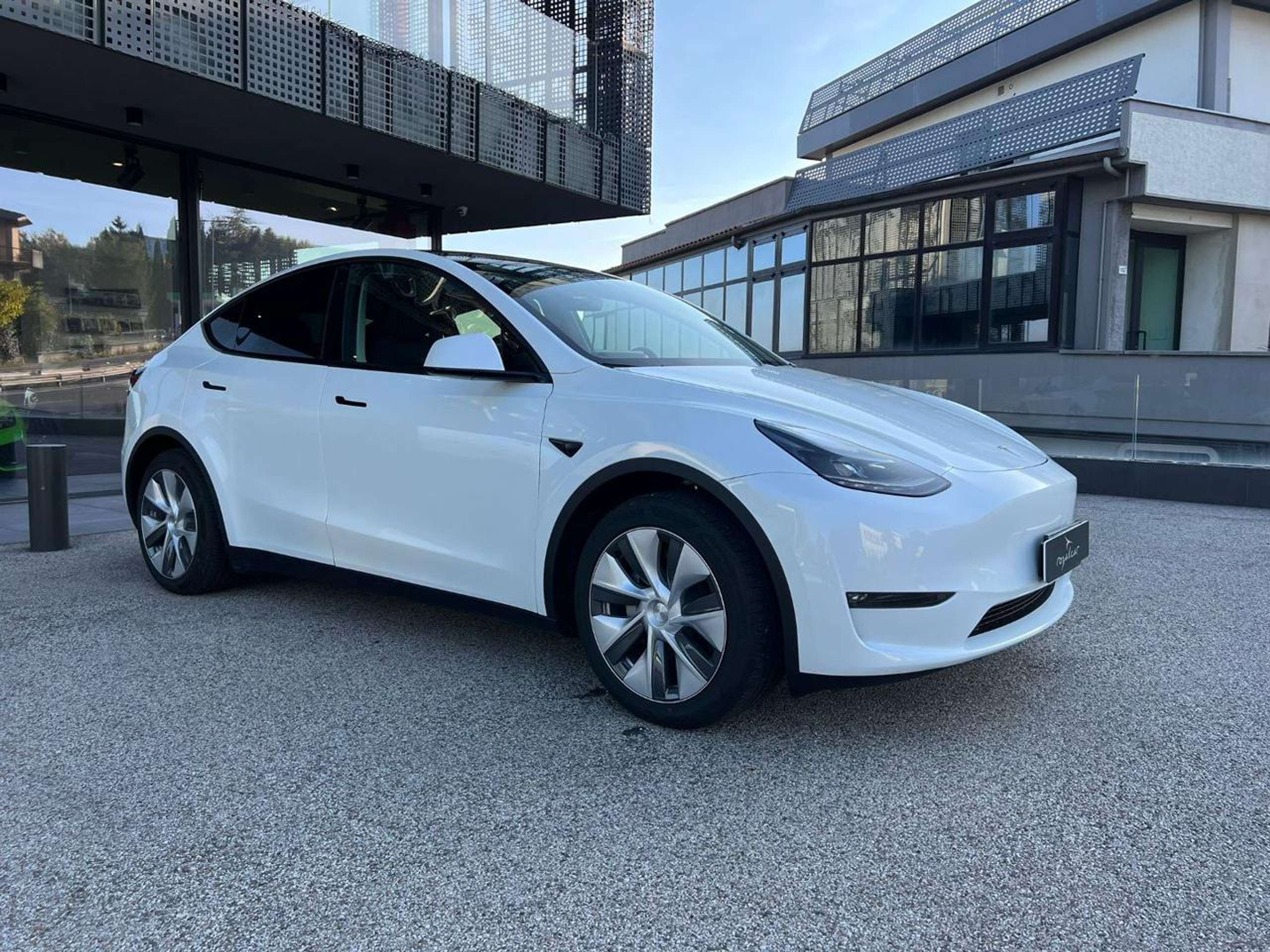 Tesla - Model Y