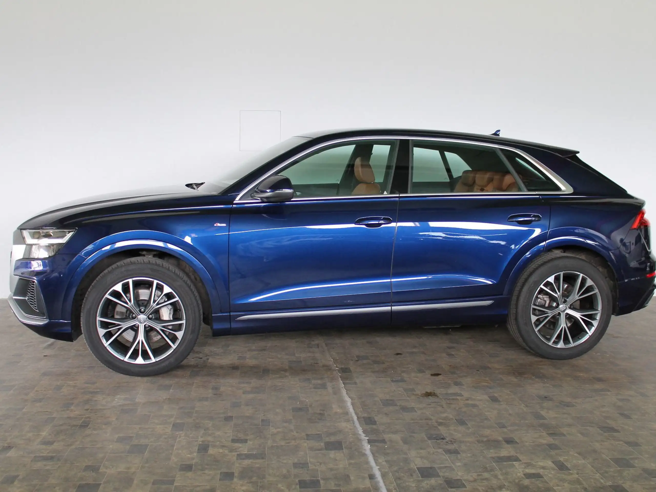 Audi - Q8