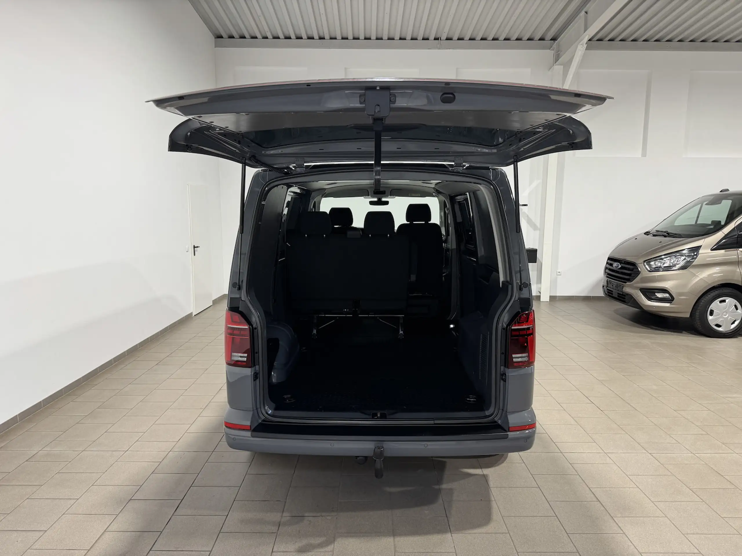 Volkswagen - T6.1 Transporter