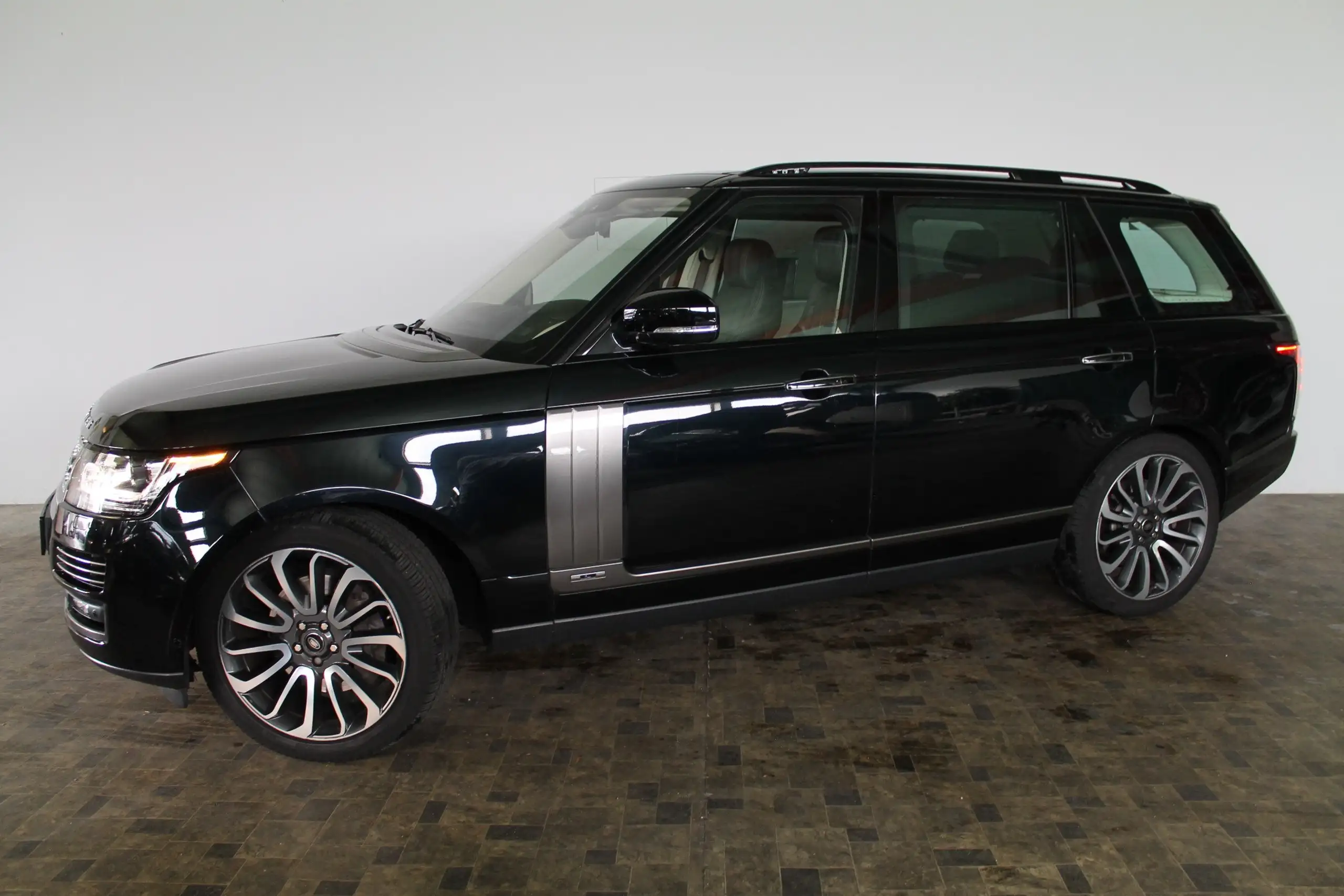 Land Rover - Range Rover