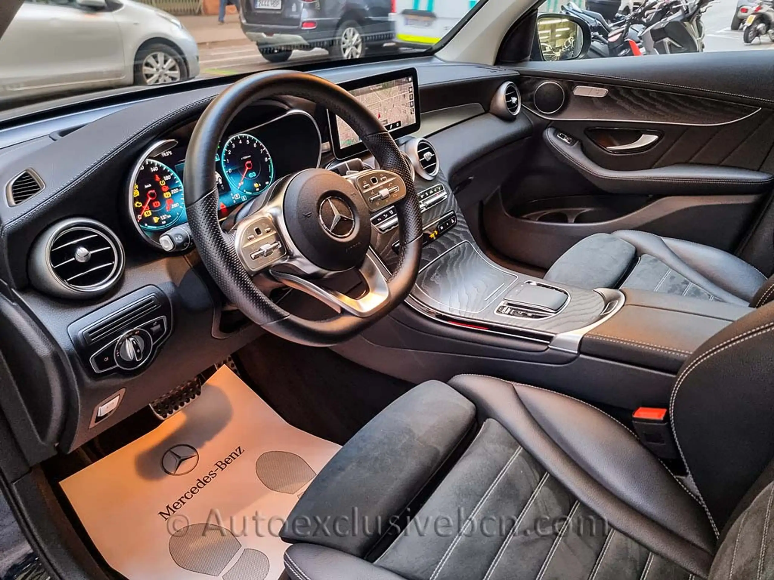 Mercedes-Benz - GLC 300